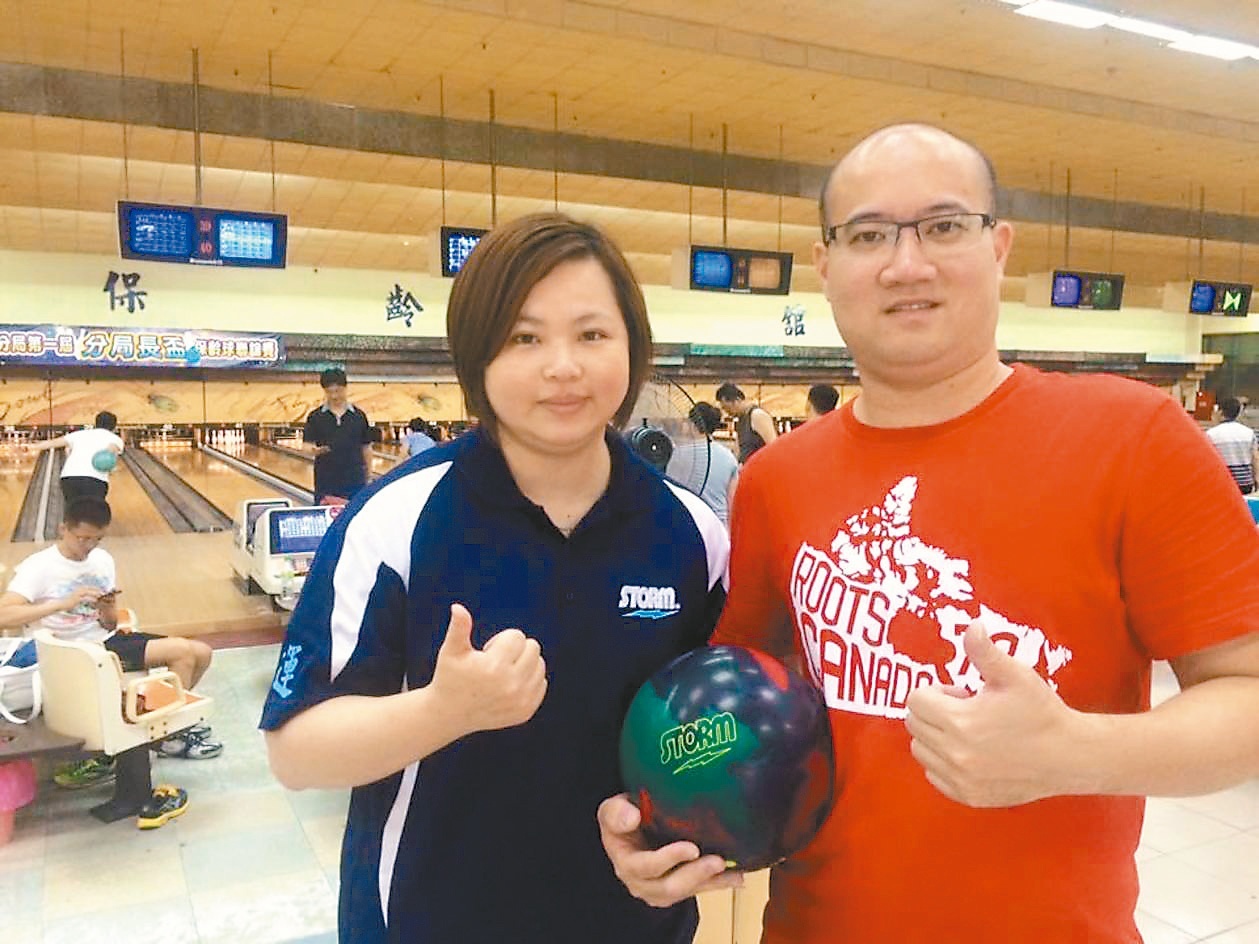 國手夫妻 推廣保齡球運動