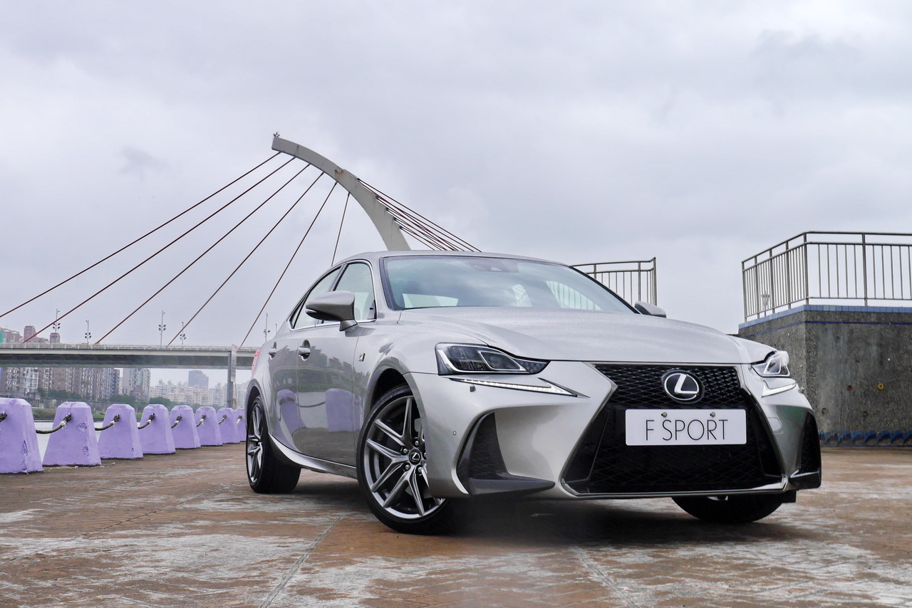 外貌協會嗆辣十足lexus Is 0t F Sport Navi版試駕 試駕精選 發燒車訊