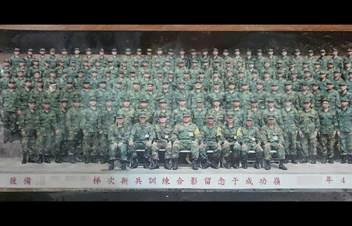 貴又找不到自己 新訓合照 存在的價值到底是啥 鄉民爆報看 Oops 聯合新聞網