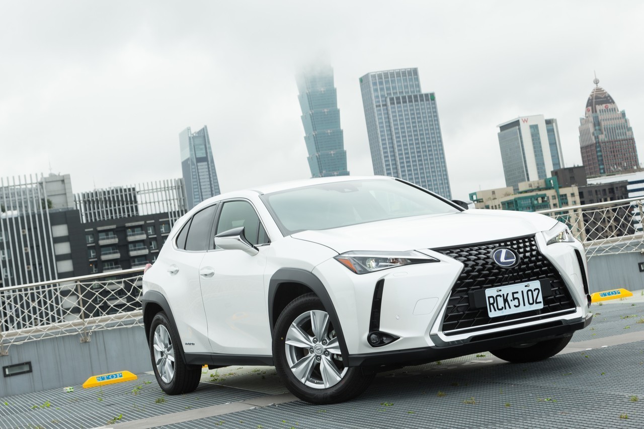 年度配額僅2800台UX 250h超殺價149萬上市| 國內車訊| 發燒車訊