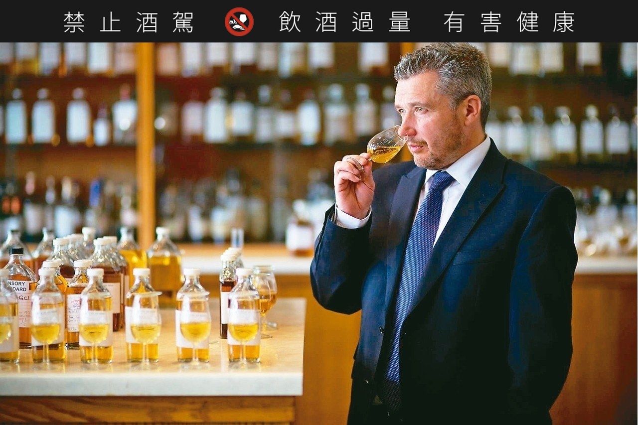 皇家禮炮21年新酒新風貌藍 綠 黑瓶現代時尚 旅遊 聯合新聞網 皇家禮炮21年新酒新風貌藍 綠 黑瓶現代時尚 旅遊 聯合新聞網