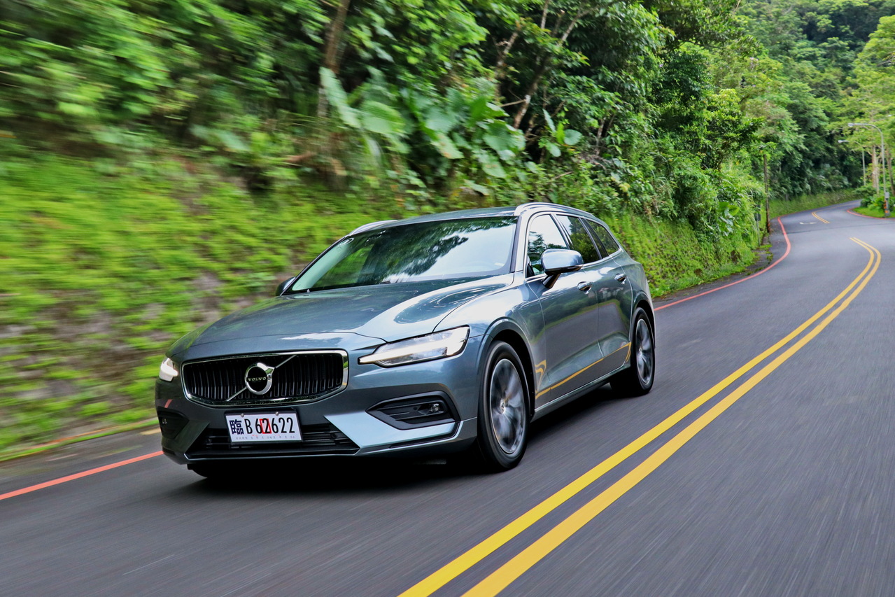 想當好爸爸 休旅車不是唯一選項volvo V60 T4 Momentum試駕 深度報導 試駕精選 發燒車訊