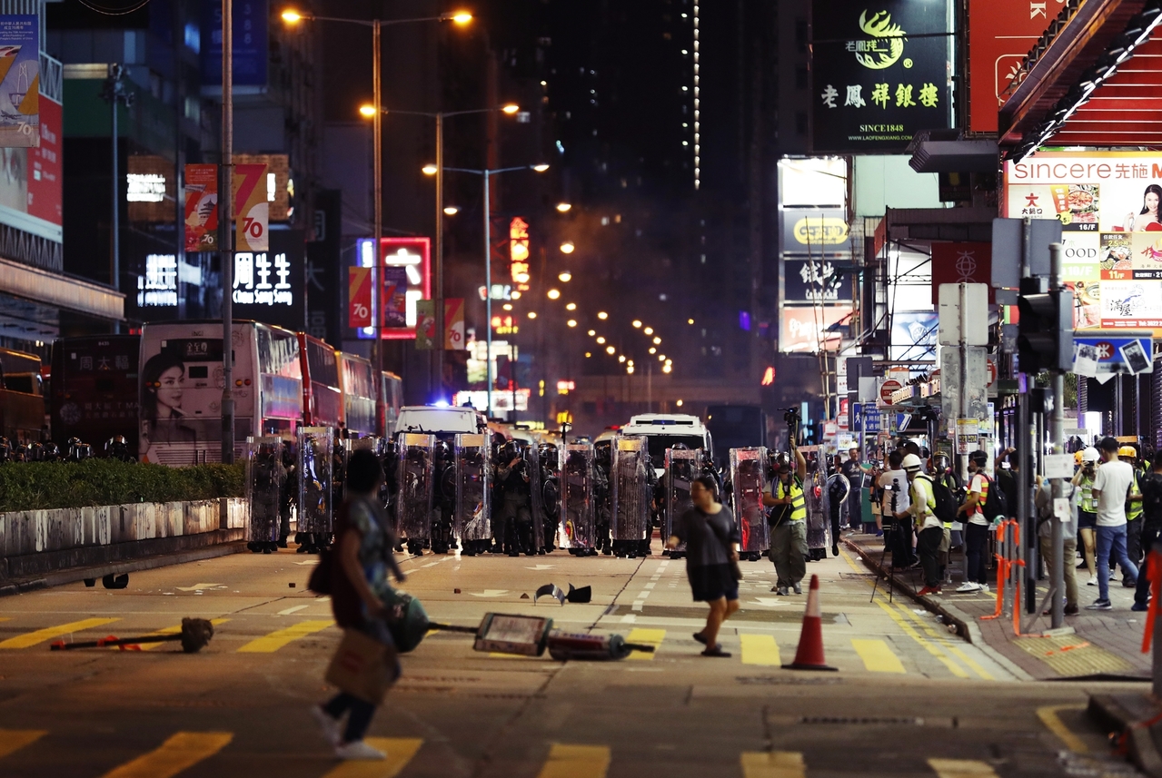 香港緊急法的第一夜 14歲少年中槍重傷 全港城市機能停擺 過去24小時 轉角國際udn Global