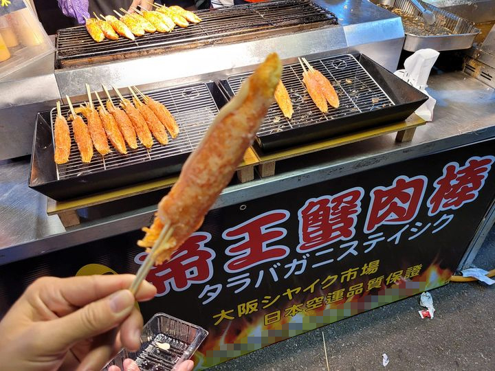 夜市帝王蟹肉棒一支賣百元 他一吃根本火鍋料怒檢舉業者 鄉民爆報看 Oops 聯合新聞網