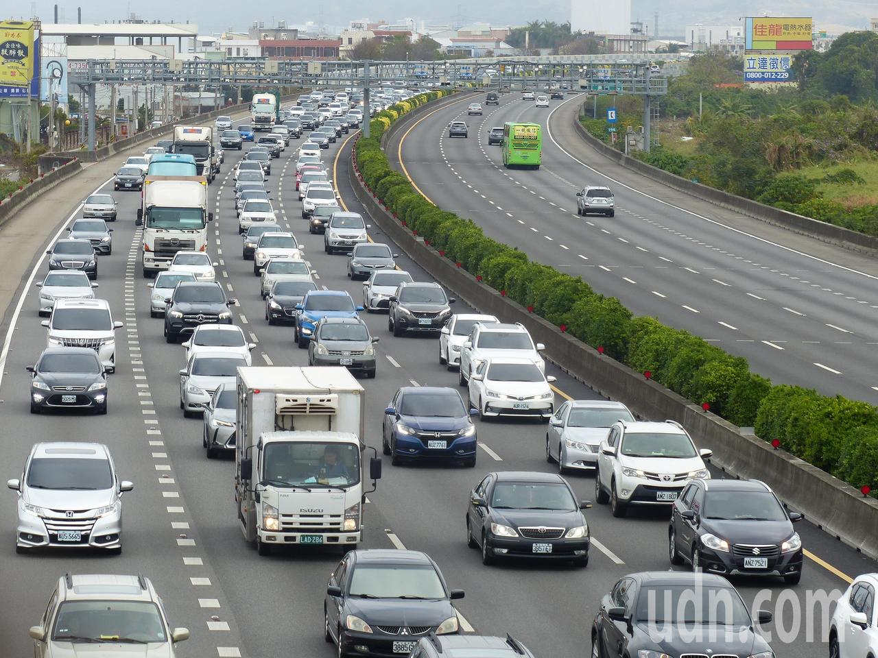 大年初一就在塞 國道中部路段引爆塞車 地雷 消費生活 產業 經濟日報