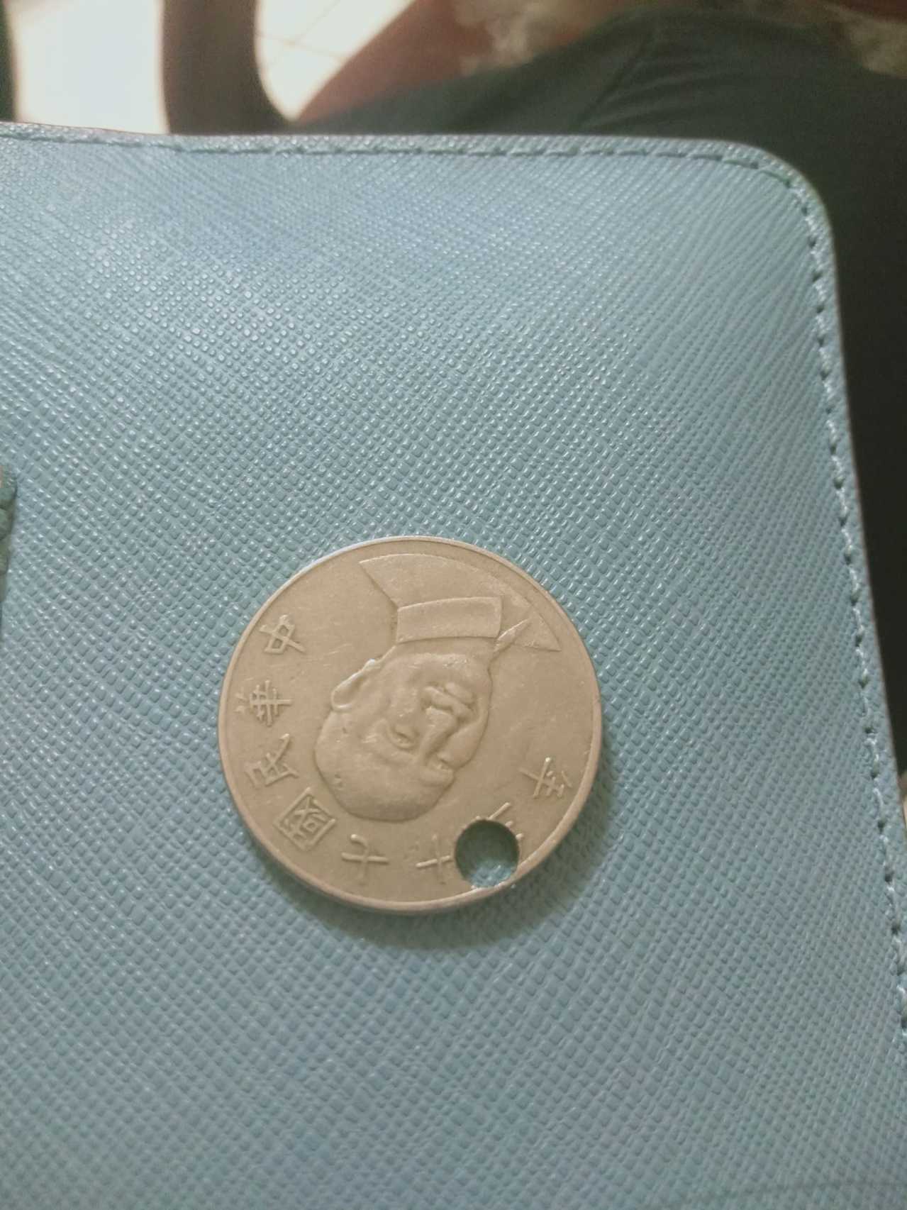 找零收「穿孔10元硬幣」 內行曝暗黑用途：販賣機台天敵| 網搜奇趣蛋| Oops | 聯合新聞網