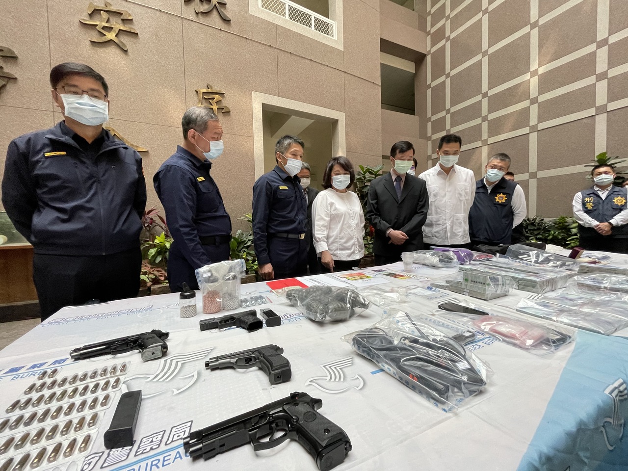 影 圍捕擊斃擄人嫌警方視角曝光署長 支持用槍 高雄鬧區爆槍戰 社會 聯合新聞網