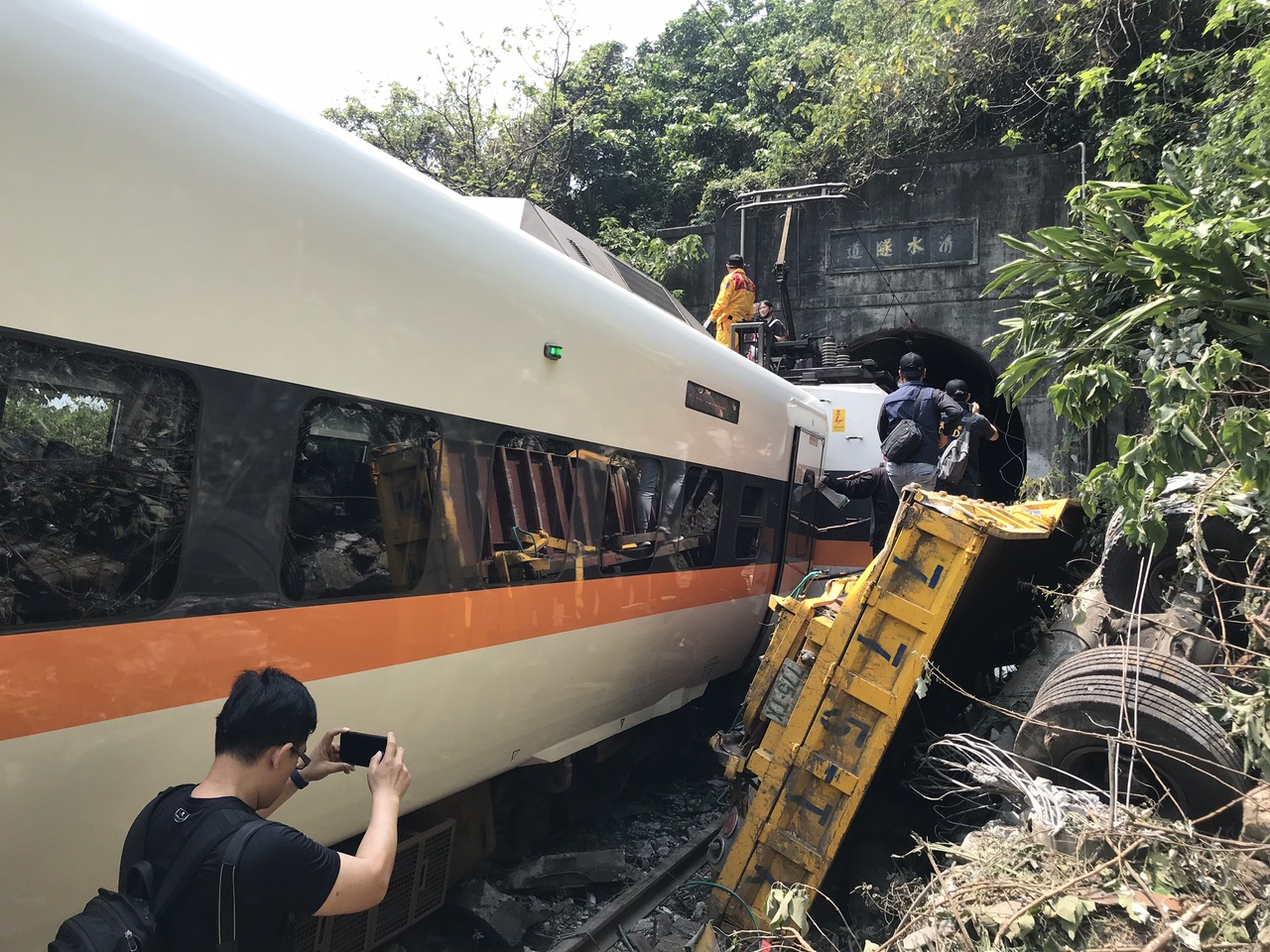 台鐵再傳重大死傷事故 普悠瑪罹難者家屬 蓋紀念碑錢拿去加強安全 台鐵太魯閣出軌 社會 聯合新聞網