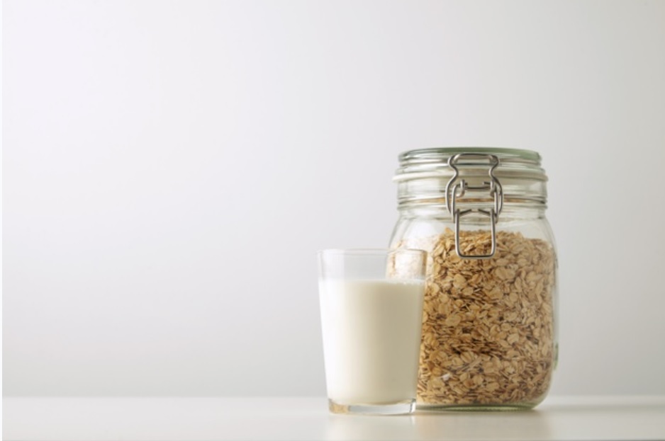 燕麥奶比牛奶還健康？營養師：燕麥奶其實是「澱粉類」食物！ | 橘世代