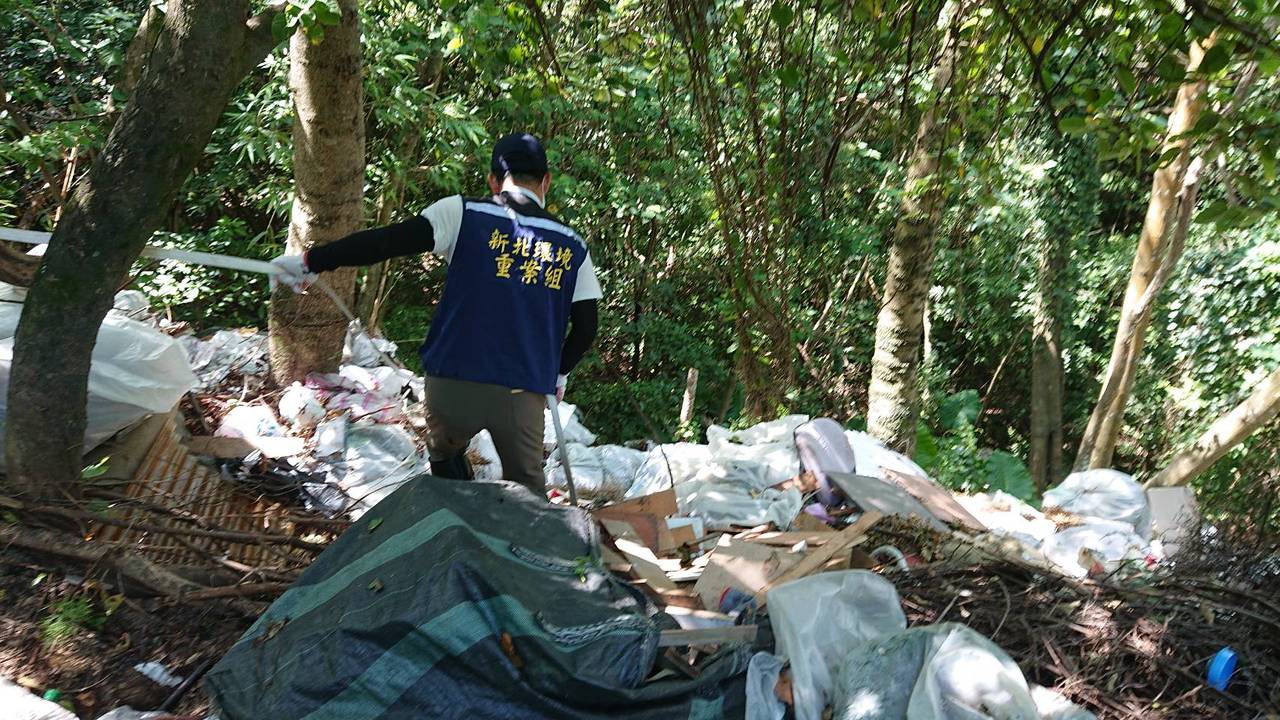 影 五股山路廢棄物 一倒再倒 新北環保局逮人最高罰1500萬 大台北 地方 聯合新聞網