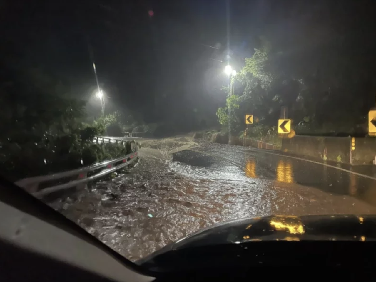 影 屏東大漢山雨量破3 5毫米南部防豪雨致災 豪雨發威炸全台 生活 聯合新聞網