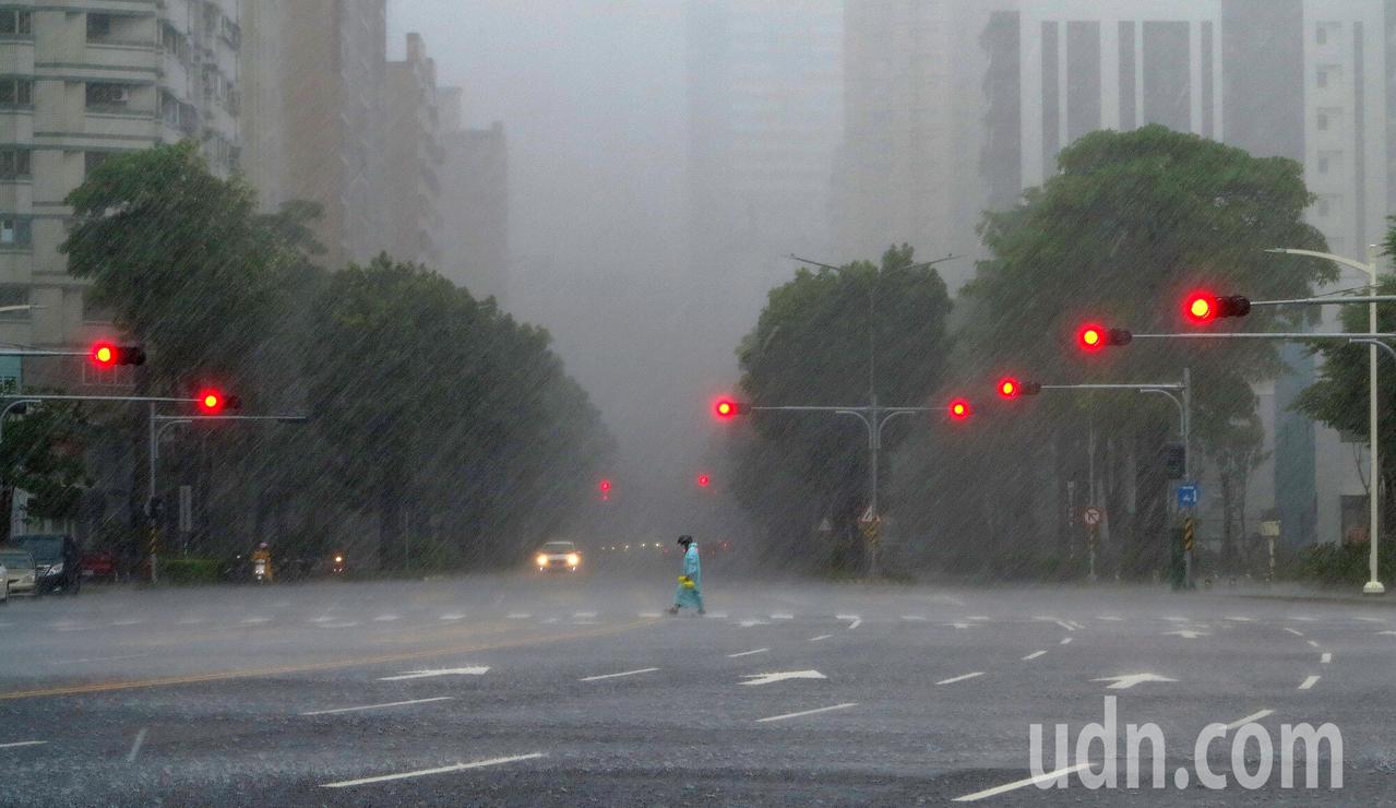 整理包 熱低登陸 雨彈狂炸8月7日全台停班課一覽 元氣新聞 新聞 元氣網