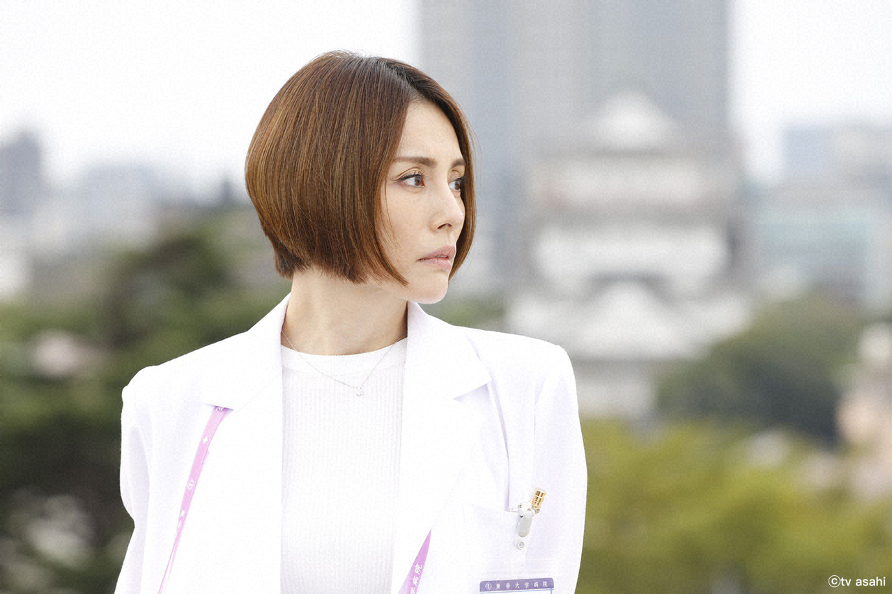 從30幾演到快50歲！米倉涼子凍齡全靠「拼命上健身房」 | 時尚