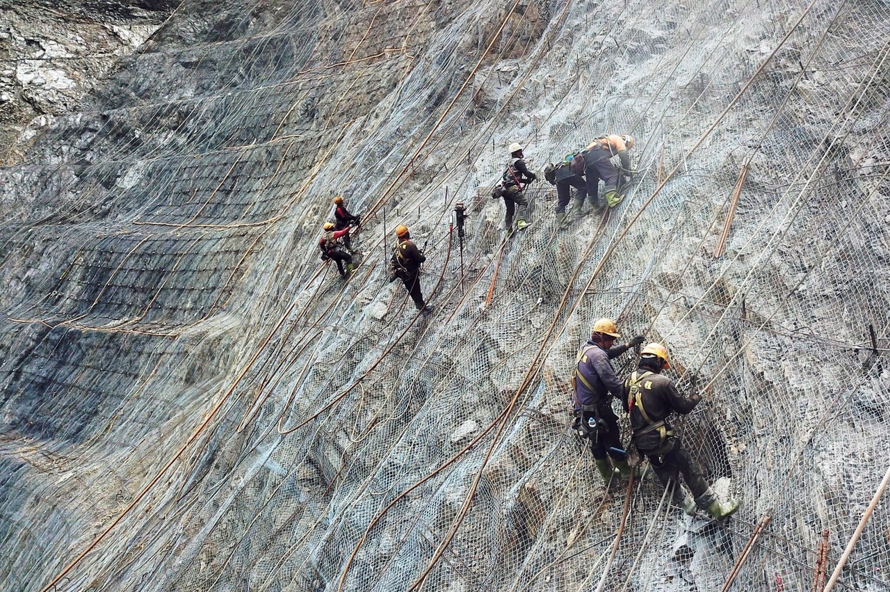 南橫復通不可能任務達陣 命懸一線築路英雄建功 綜合 要聞 聯合新聞網