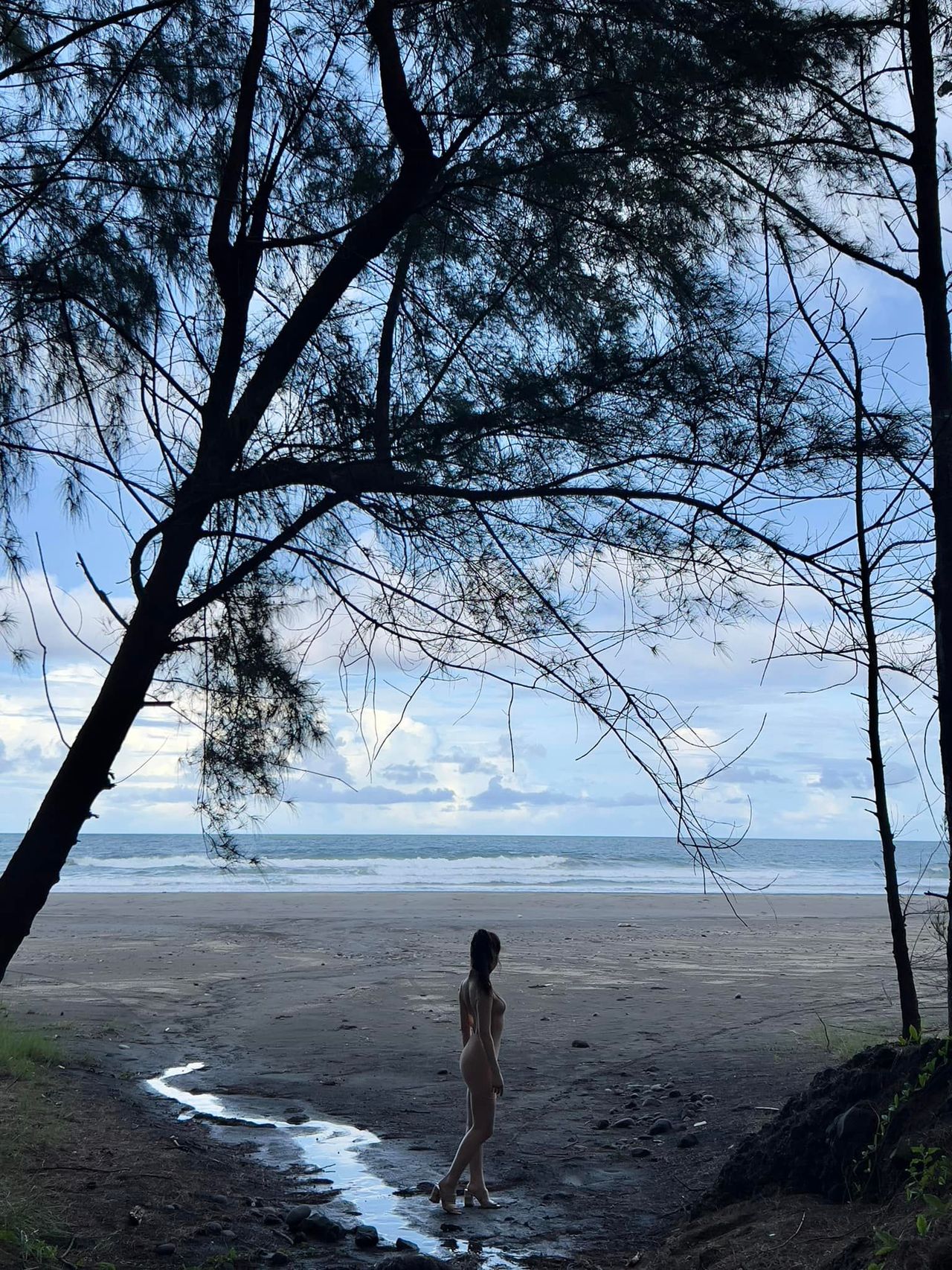 [閒聊] 雞排妹海邊全裸照 女生會拍裸照嗎?