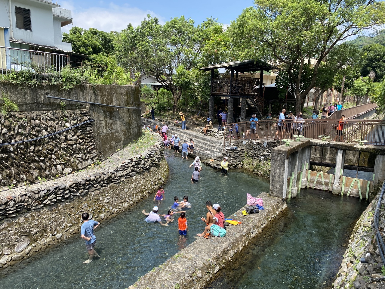 涼 百年二峰圳側向溢流堰堤支流戲水區下水好消暑 高屏離島 地方 聯合新聞網