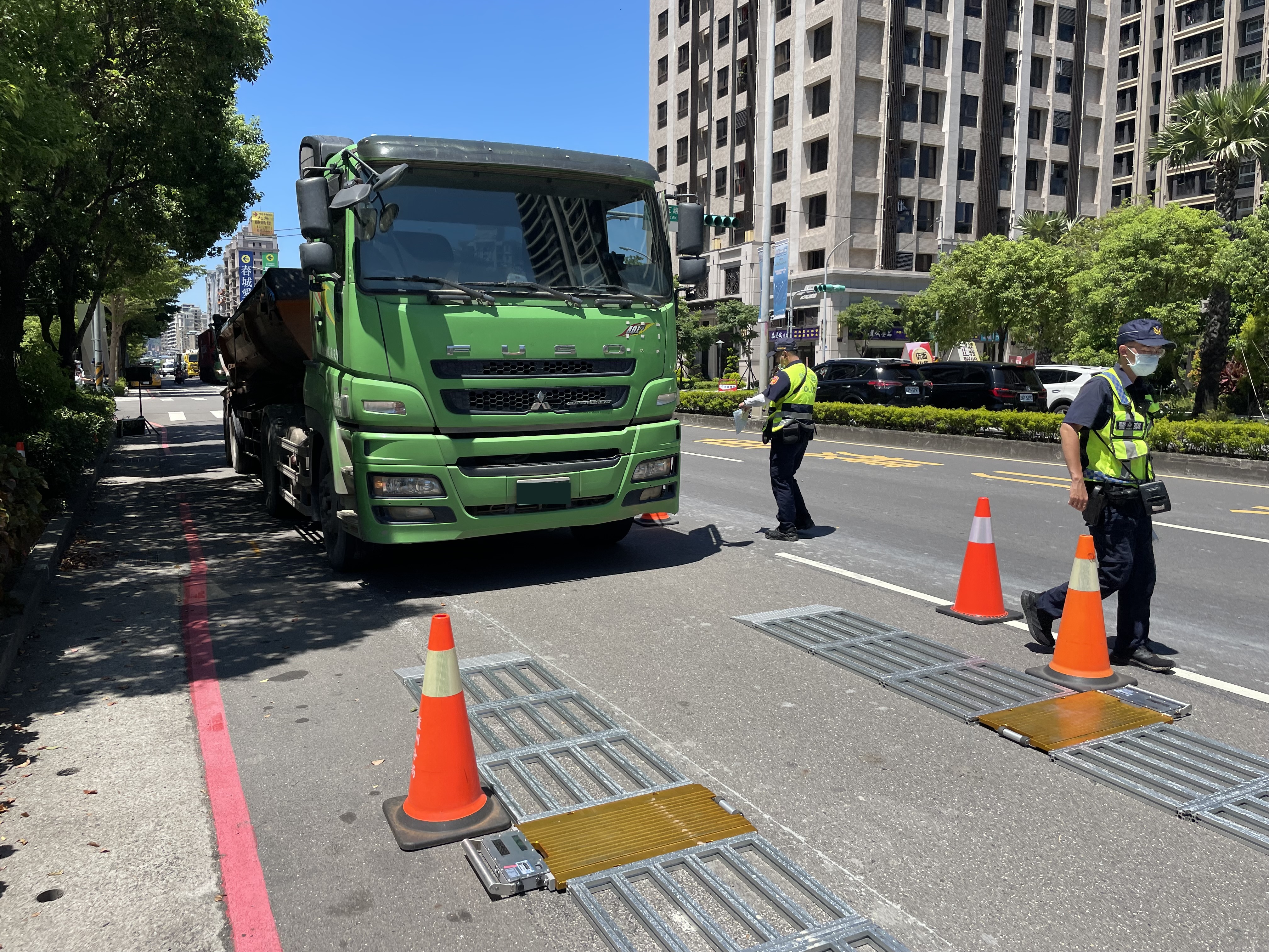 其中一輛大型車甚至超載39公噸 新北 活動地磅 半年取締412件 交通新訊 國內車訊 發燒車訊