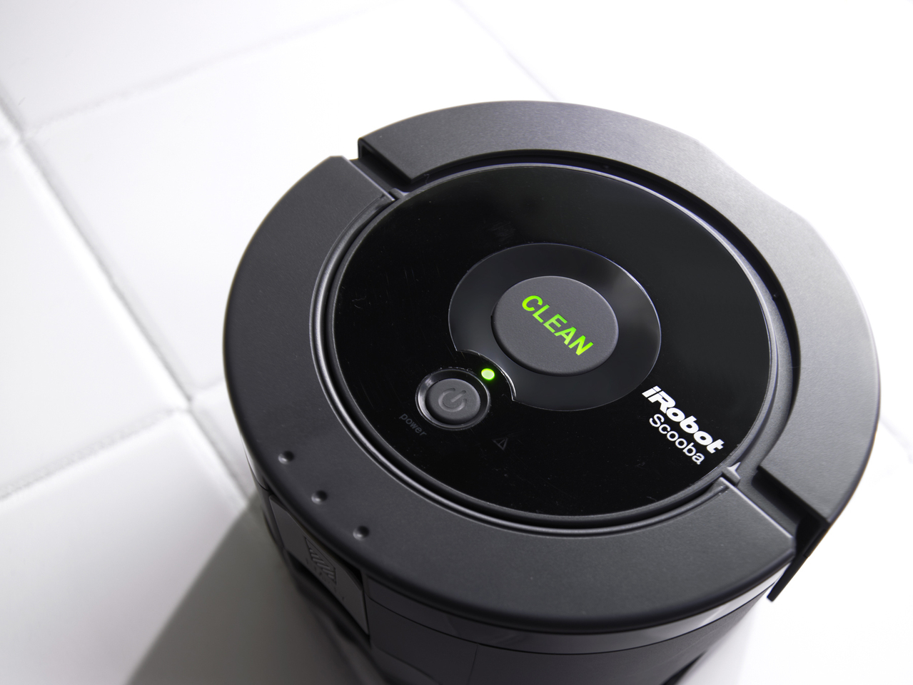 亞馬遜宣布，將以每股61美元價格收購掃地機器人製造商iRobot。 美聯社