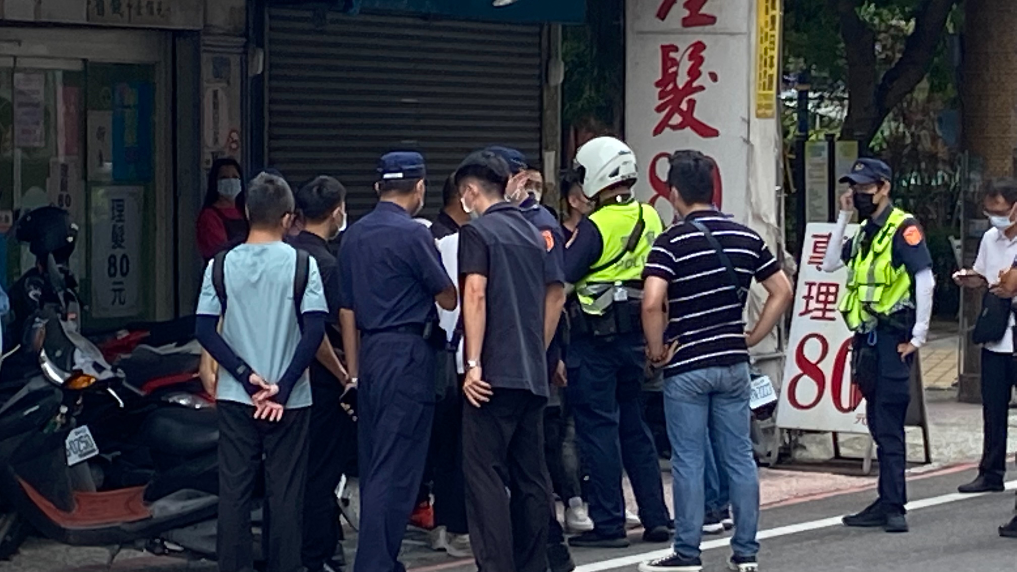 [討論] 台灣要戒嚴了嗎?? 兩男欲陳情被警攔查