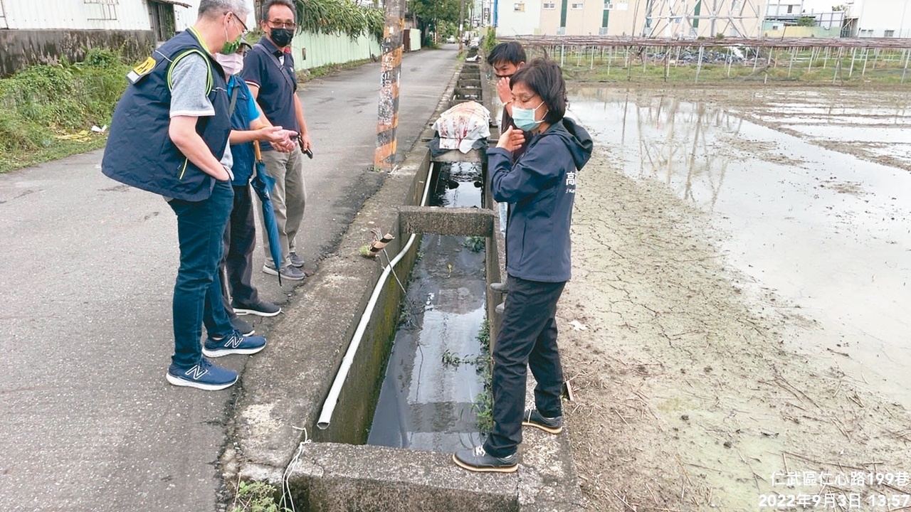 [新聞] 趁颱風偷排廢水 工廠勒令停工開罰