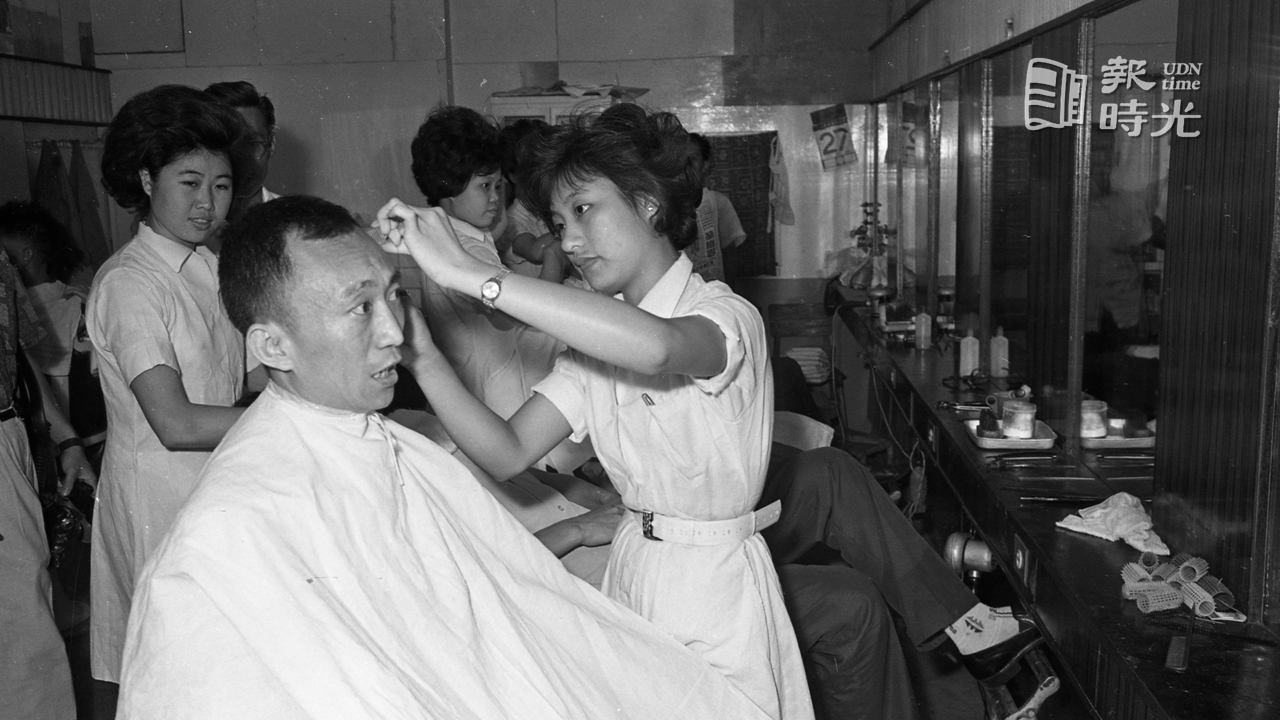 理髮修面掏耳服務樣樣有！六〇年代傳統男士理髮院| 報時光