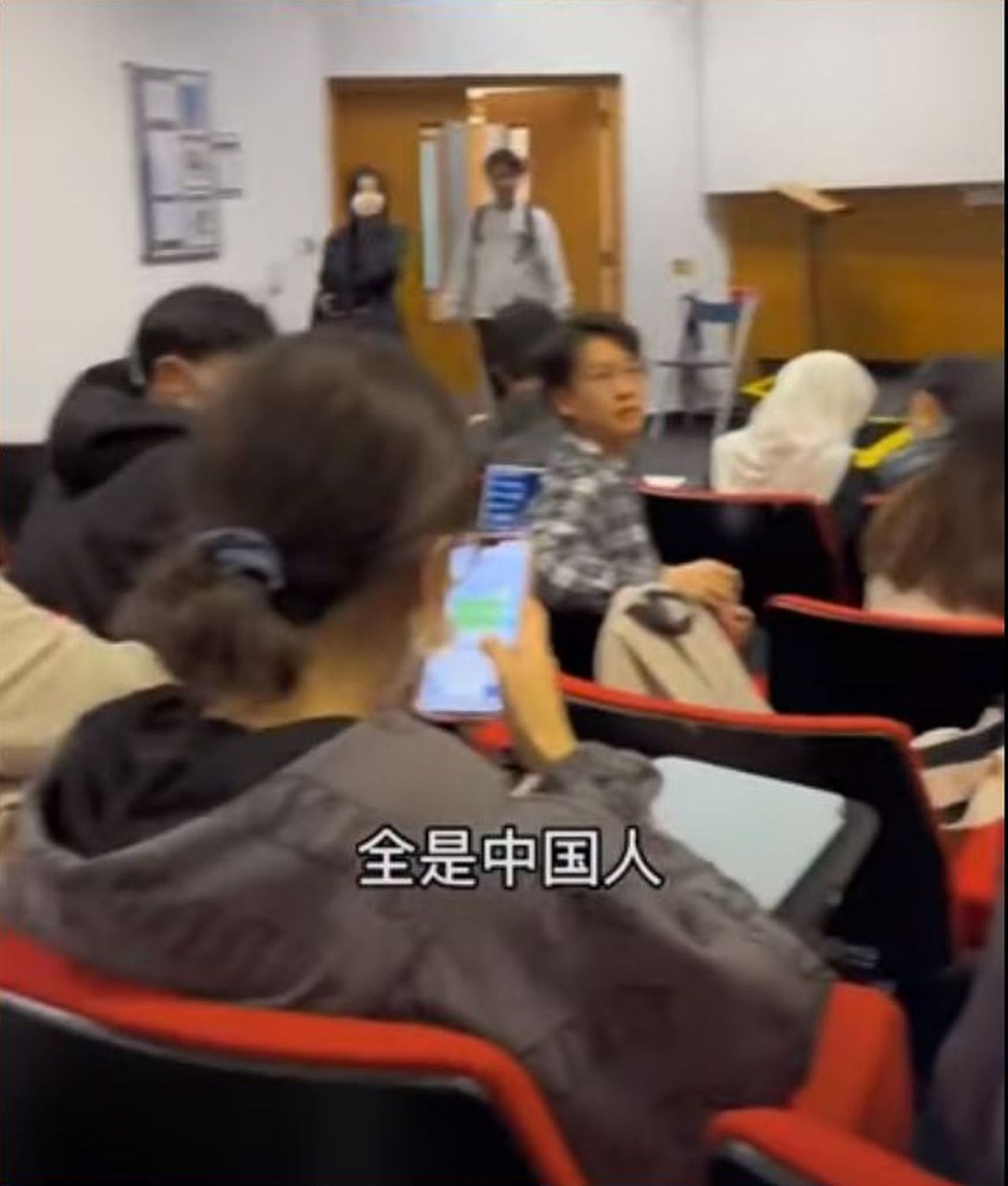 在国外“反向留学”：中国人习惯抱团，上一学期课认不全班里同学_林深_英国_硕士