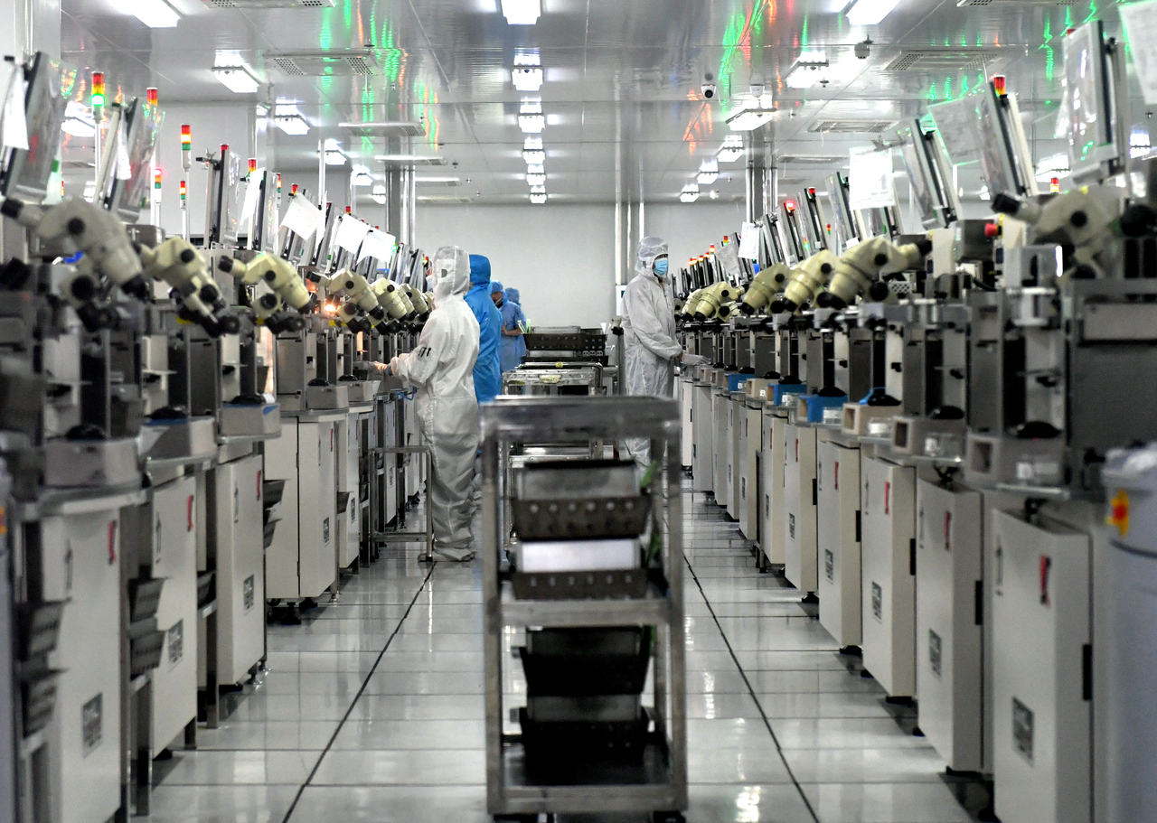 美国压力倍增！中国上海将量产12nm芯片，17国斥万亿研发半导体_凤凰网视频_凤凰网