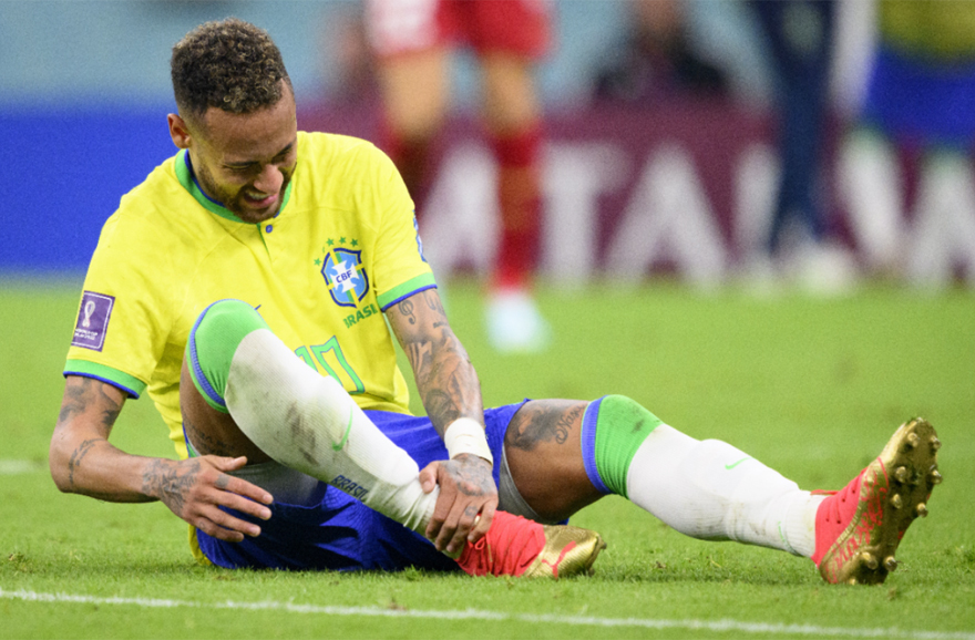 巴西队队长内马尔（Neymar），在卡达首战脚踝受伤，但巴西队相信他将重返赛场。
