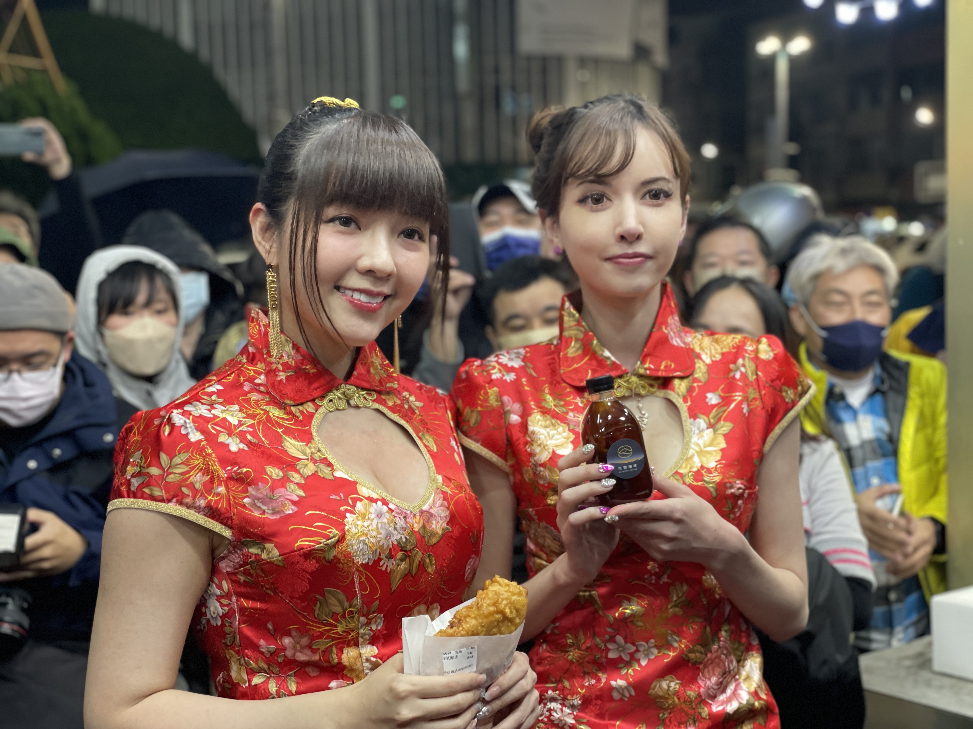 旗袍挖空和前AV女優發雞排…民眾嗨喊「成立性專區」 新科議員這樣回| 九合一選戰焦點| 要聞| 聯合新聞網