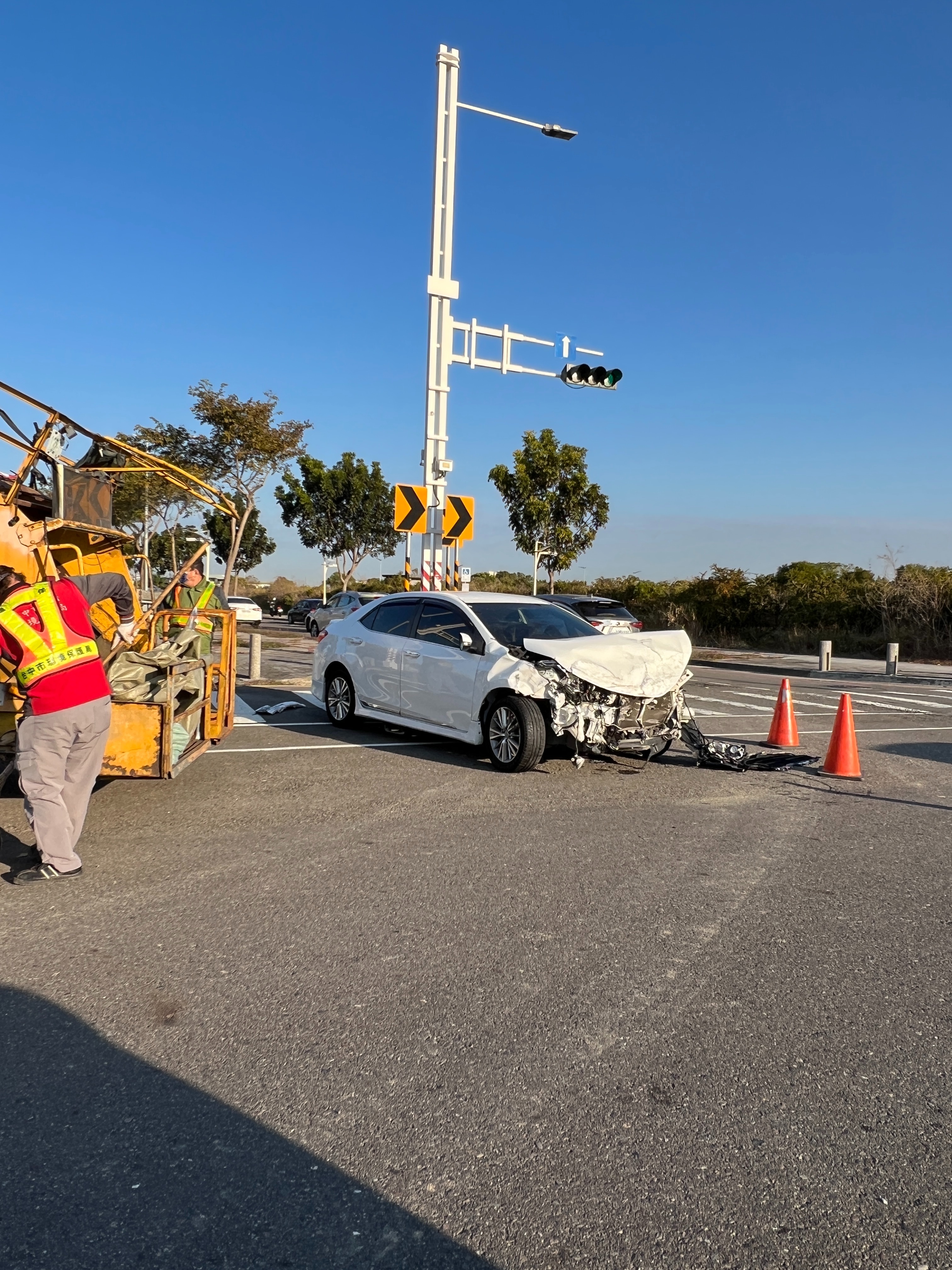 豐田神a北屯闖紅燈撞富豪休旅車側翻人行道2人傷 社會萬象 社會 聯合新聞網