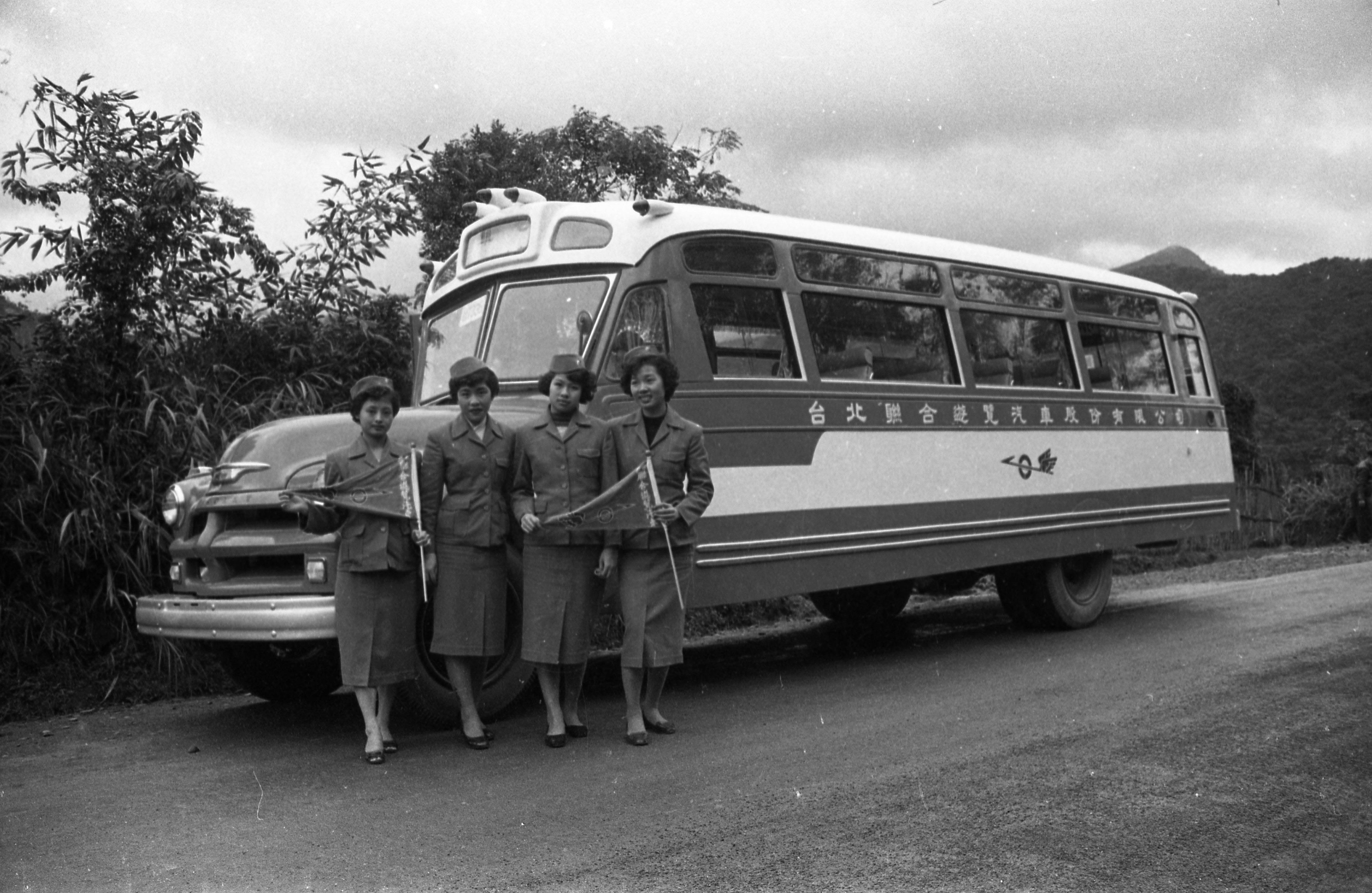 照片看歷史／1955年台北聯合遊覽汽車公司開幕引進最新型大客車