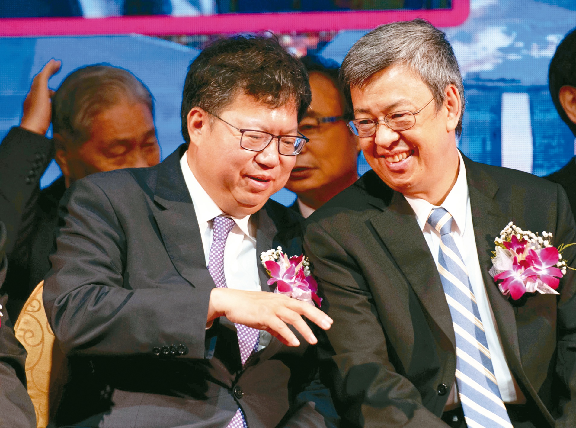 前副总统陈建仁（右）与桃园市前市长郑文灿（左）接任正副阁揆。本报资料照片