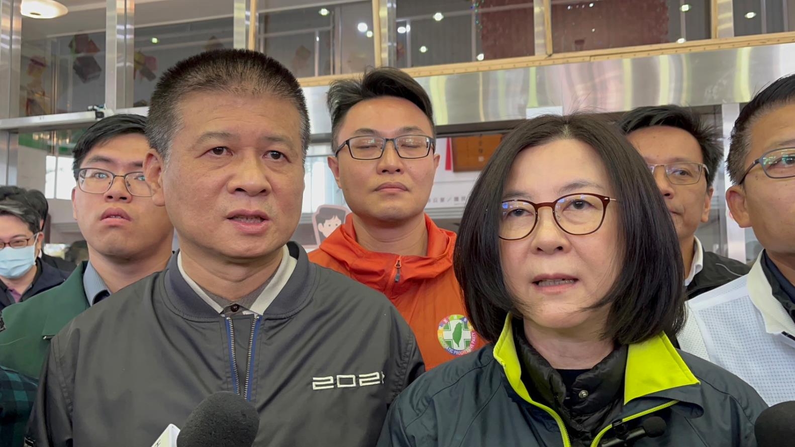 台南市议会议长邱莉莉（右）和副议长林志展。本报系资料照