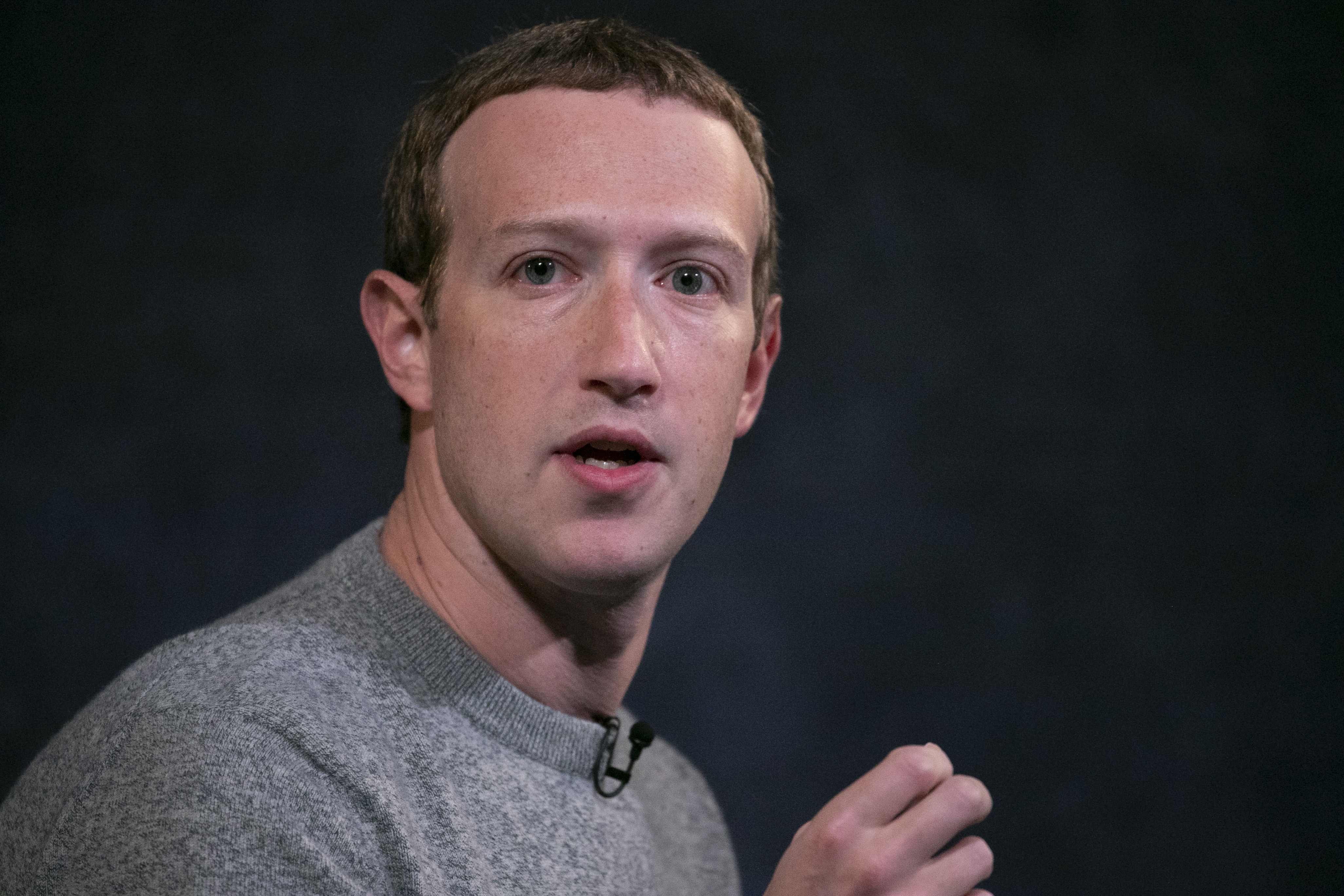 脸书母公司Meta执行长祖克柏的身价2日一天暴增125亿美元。  美联社