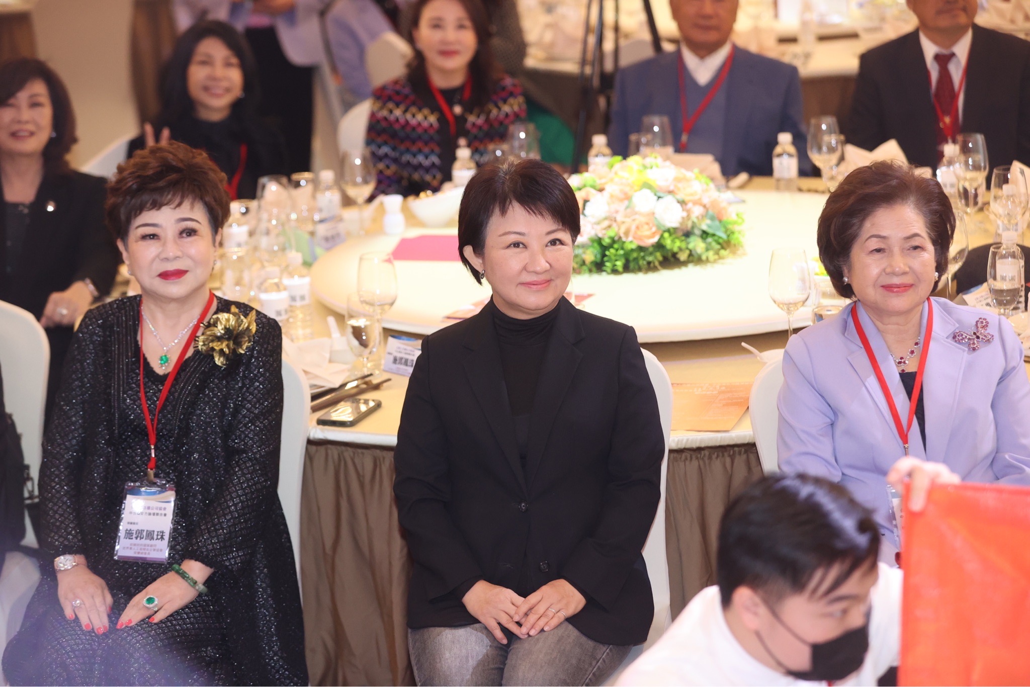 台中市长卢秀燕（中）今天下午出席台湾女力论坛暨中台湾女力论坛联合会成立大会。记者黄仲裕／摄影
