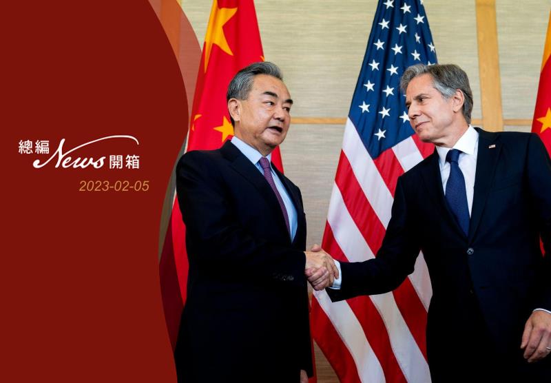 美国国务卿布林肯（右）3日亲自致电大陆外交部长王毅（左），表示在发现疑似大陆间谍气球后，不宜访问大陆。美联社