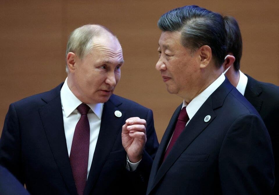 图为俄罗斯总统普亭（左）和中国国家主席习近平（右）去年9月在上海合作组织峰会交谈。（路透）
