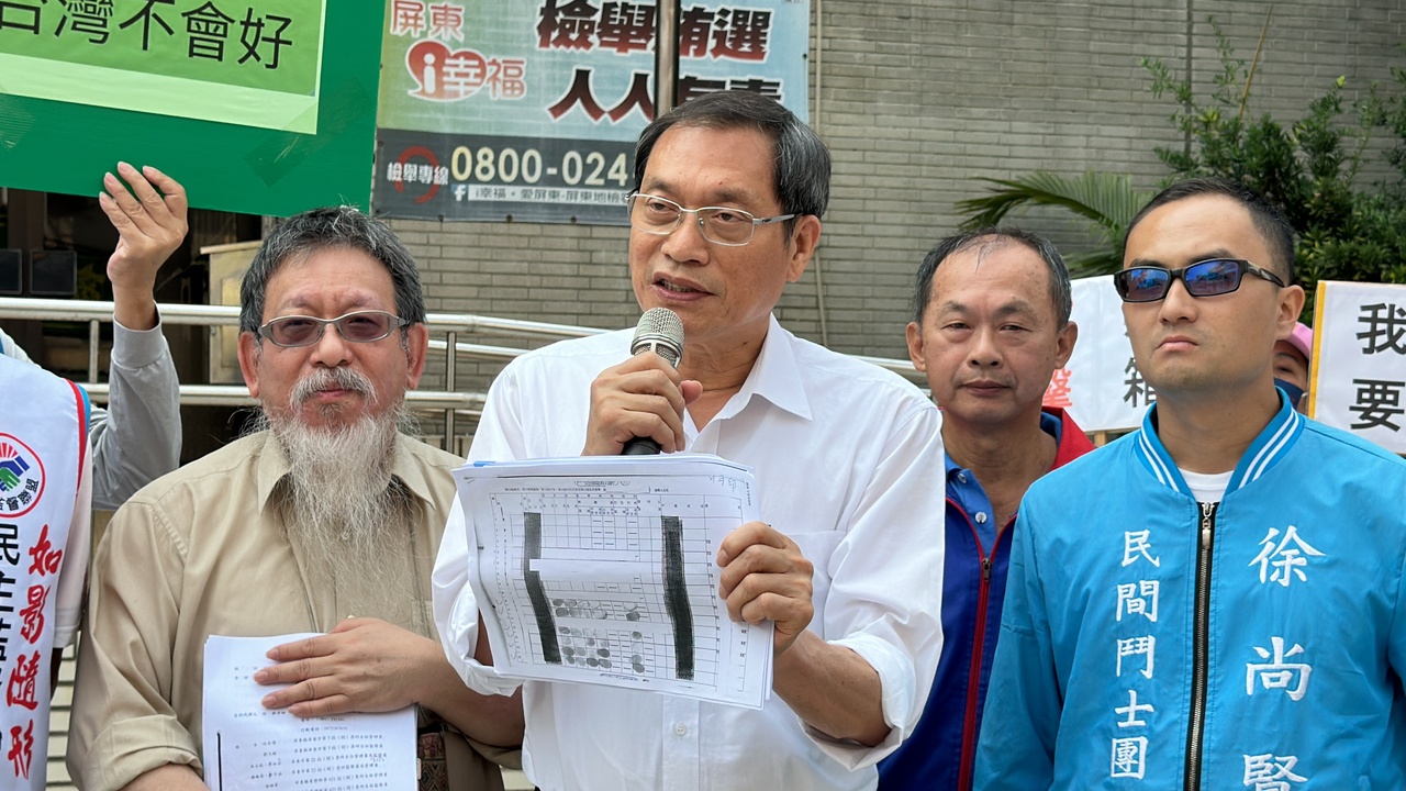 苏清泉本周对8名选务人员提出刑事告诉。记者刘星君／摄影