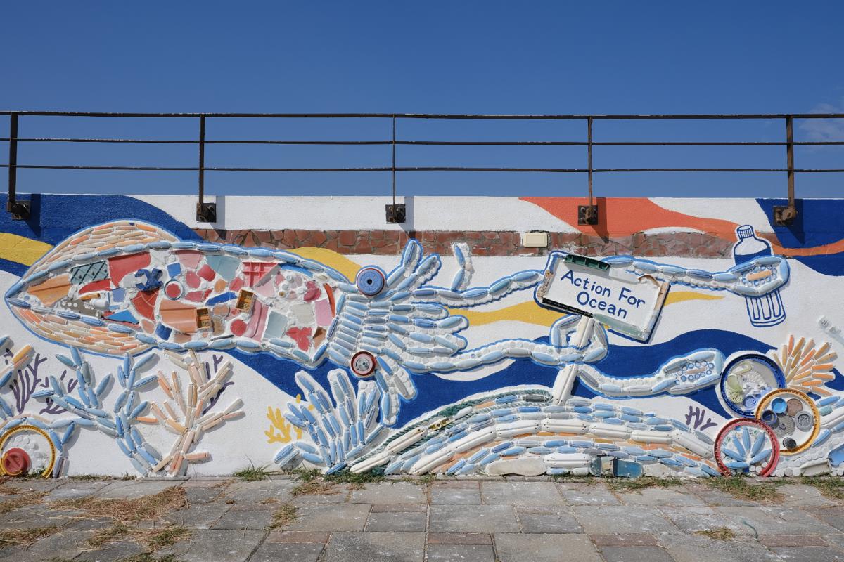 南山人寿设置13座海废再生艺术墙，用行动响应环境永续。南山人寿/提供