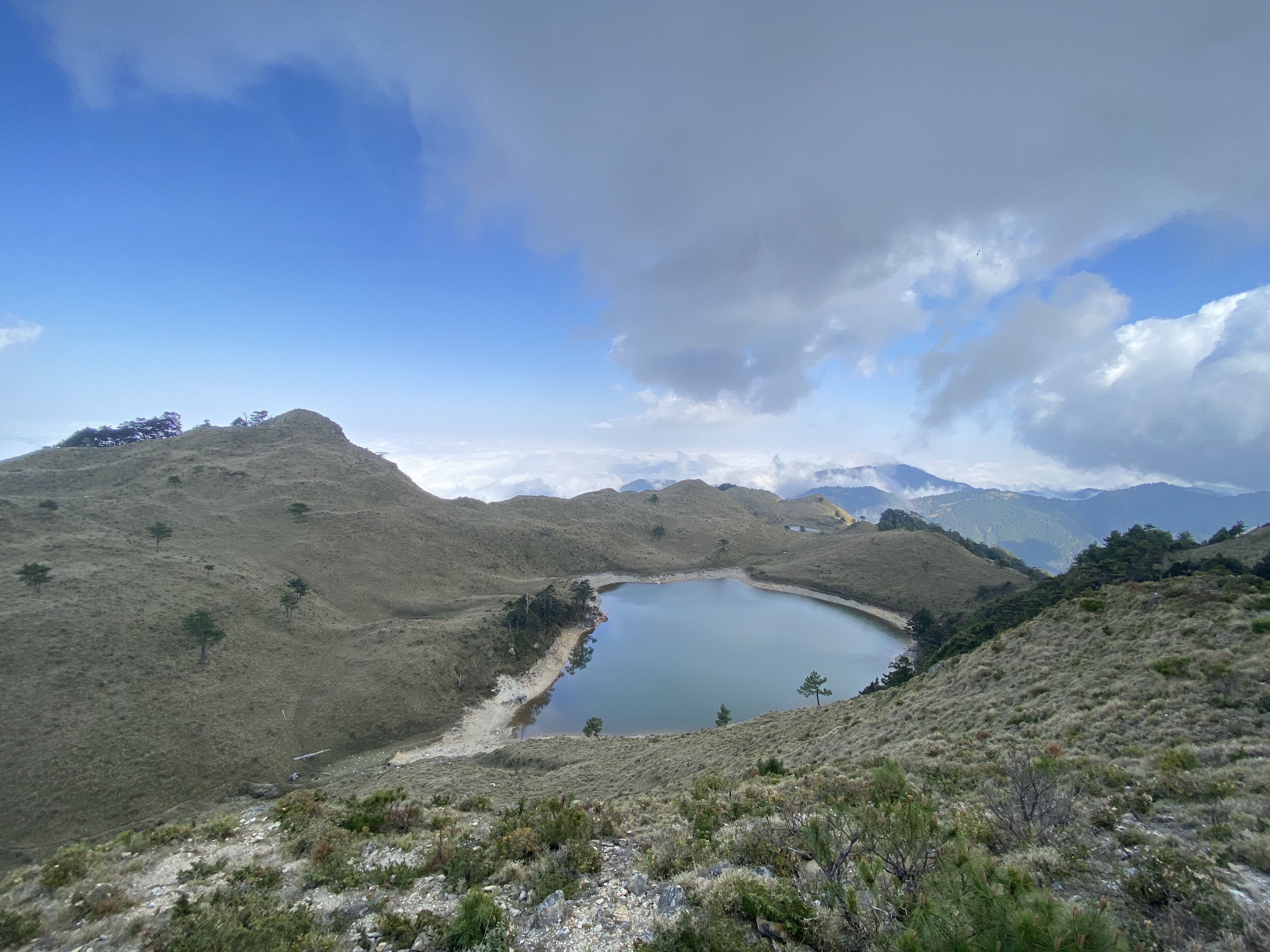 七彩湖位在中央山脉深处，美景如画，吸引许多山友探访。图／读者提供