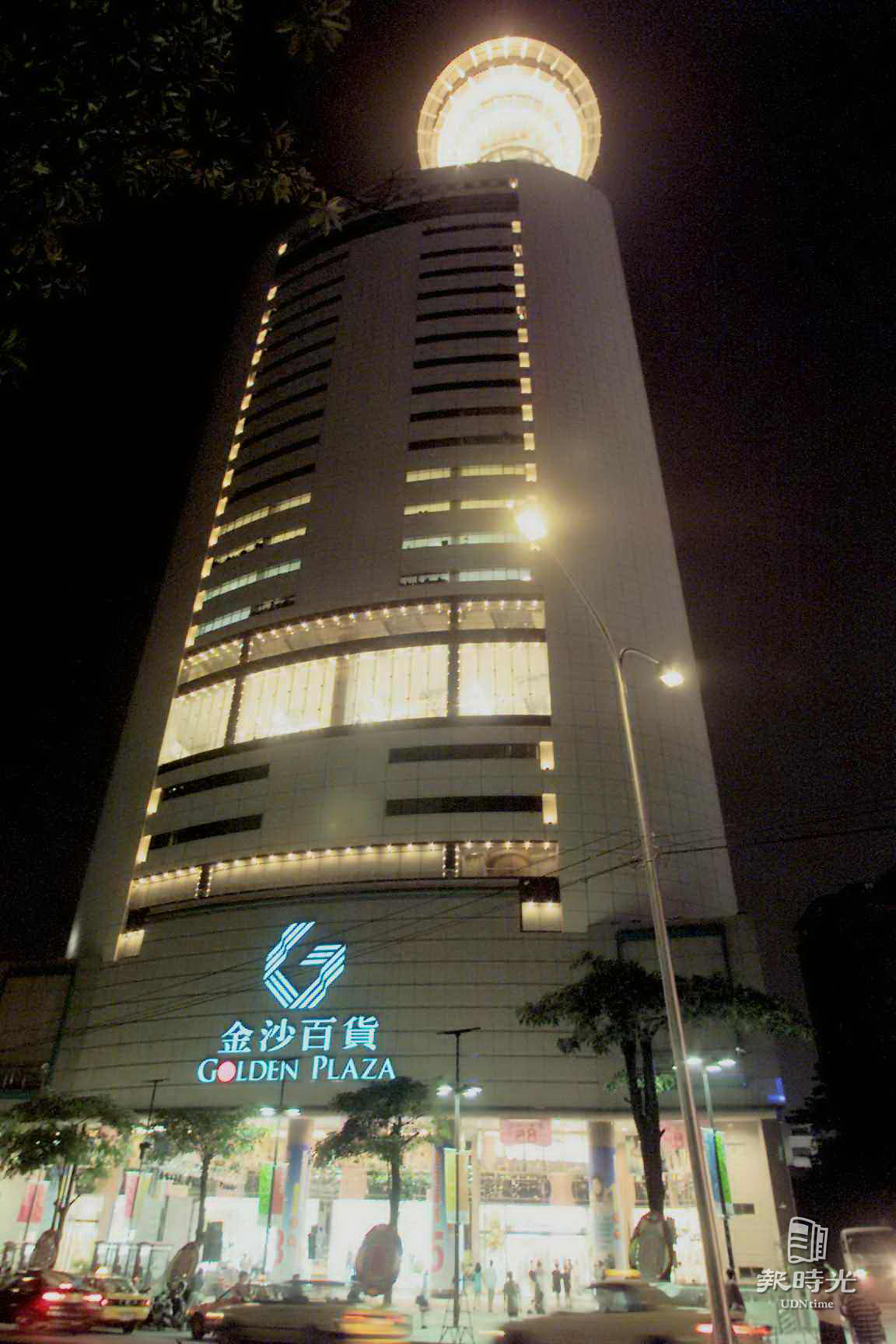 飛碟旋轉餐廳獨步全台曾是台中最醒目的地標｜1999年金沙百貨| 報時光