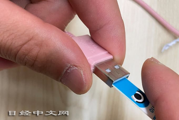 将通过USB将晶片与智慧手机联动（日本筑波大学提供）