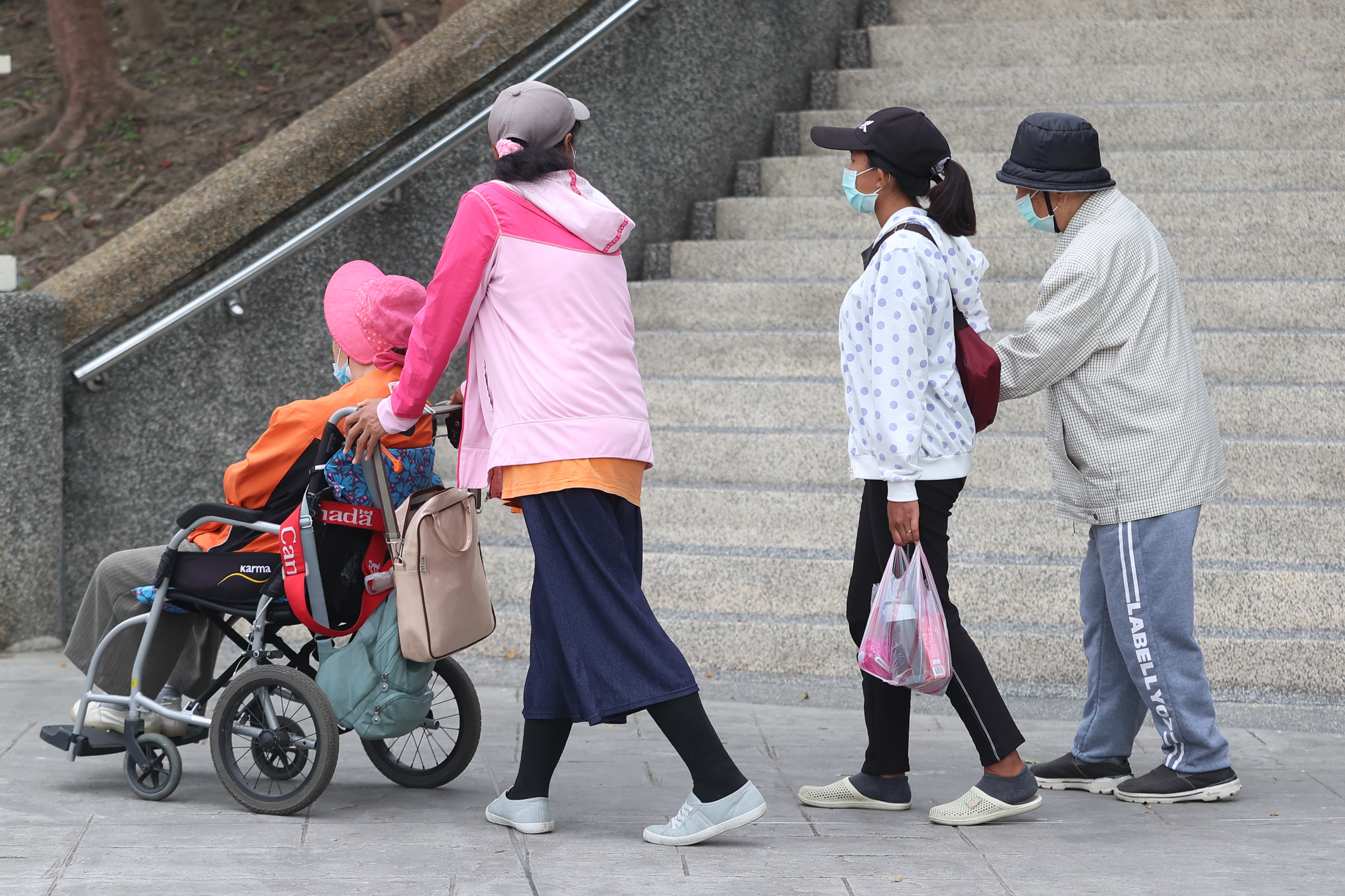 台湾高龄长者、失智症患者等常有照护需求，但能否聘请外籍看护，取得于巴氏量表评估，因而造成医师与病家发生冲突。记者叶信菉／摄影