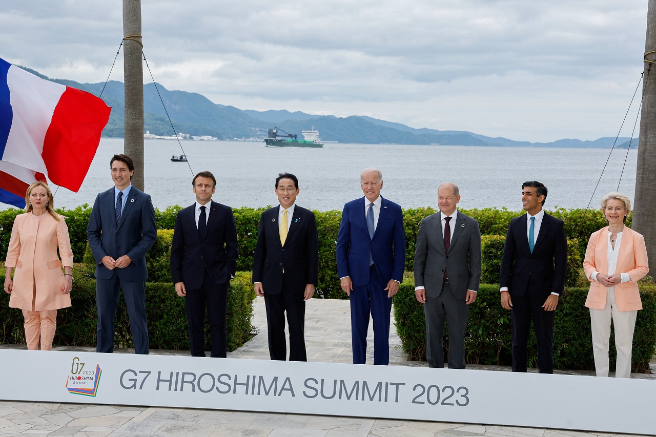 七大工业国集团（G7）领导人与欧盟执委会主席范德赖恩，摄于20日。路透