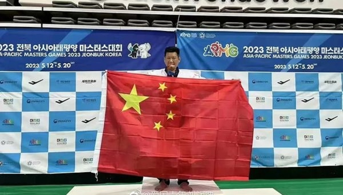 Re: [新聞] 我跆拳道選手李東憲韓國奪銅牌 高舉五星旗