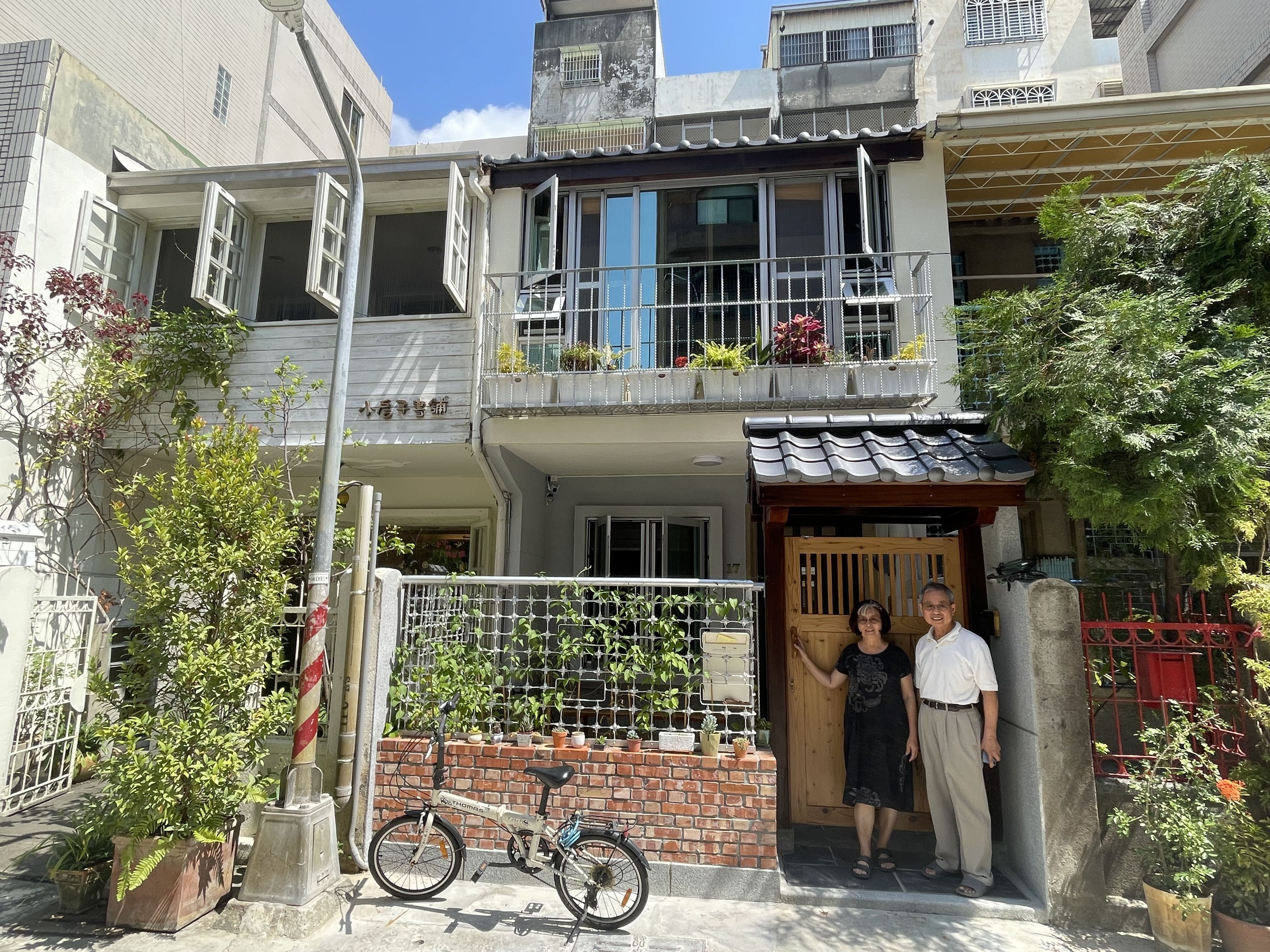 旅美退休博士吴孟洲夫妻返台，选择定居高雄一处翻新的老宅。记者王昭月／摄影