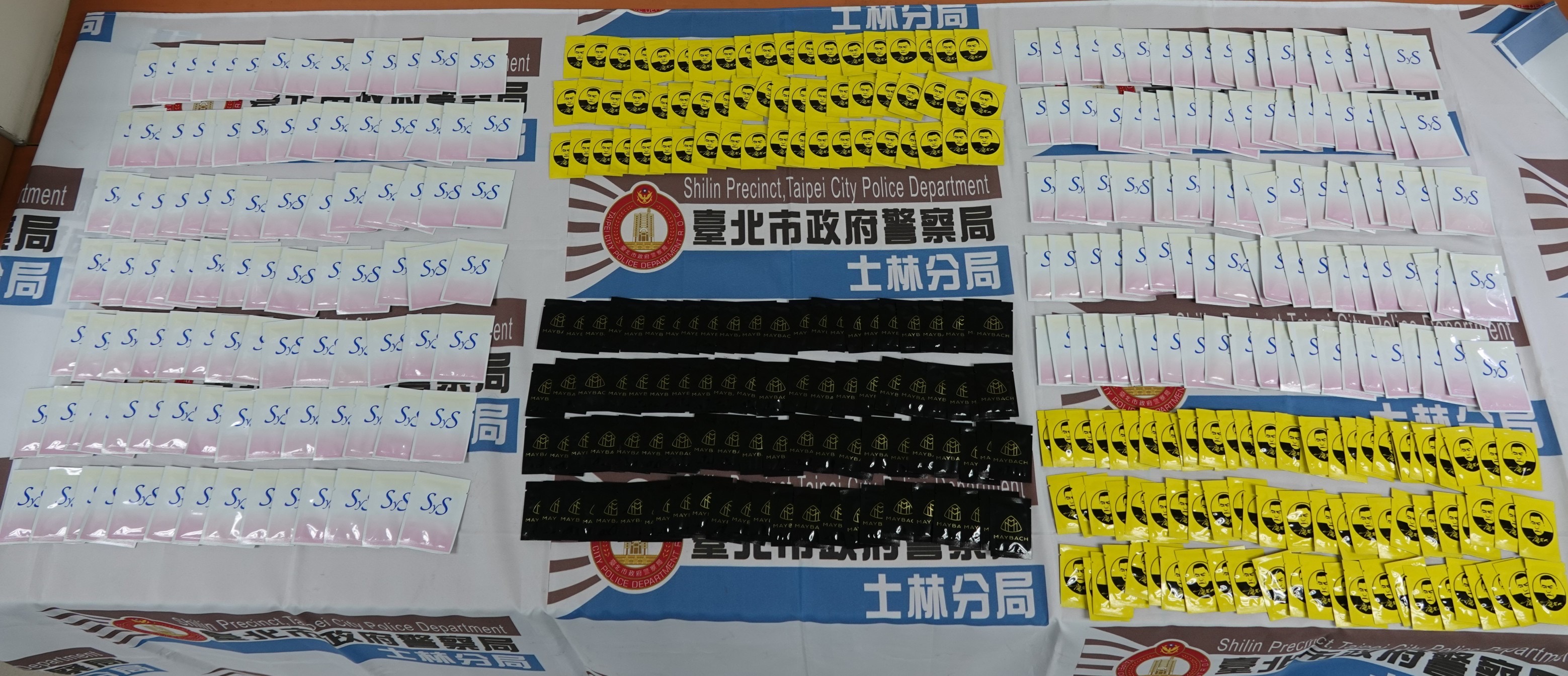 警方查获500包毒品咖啡包。记者萧雅娟／翻摄