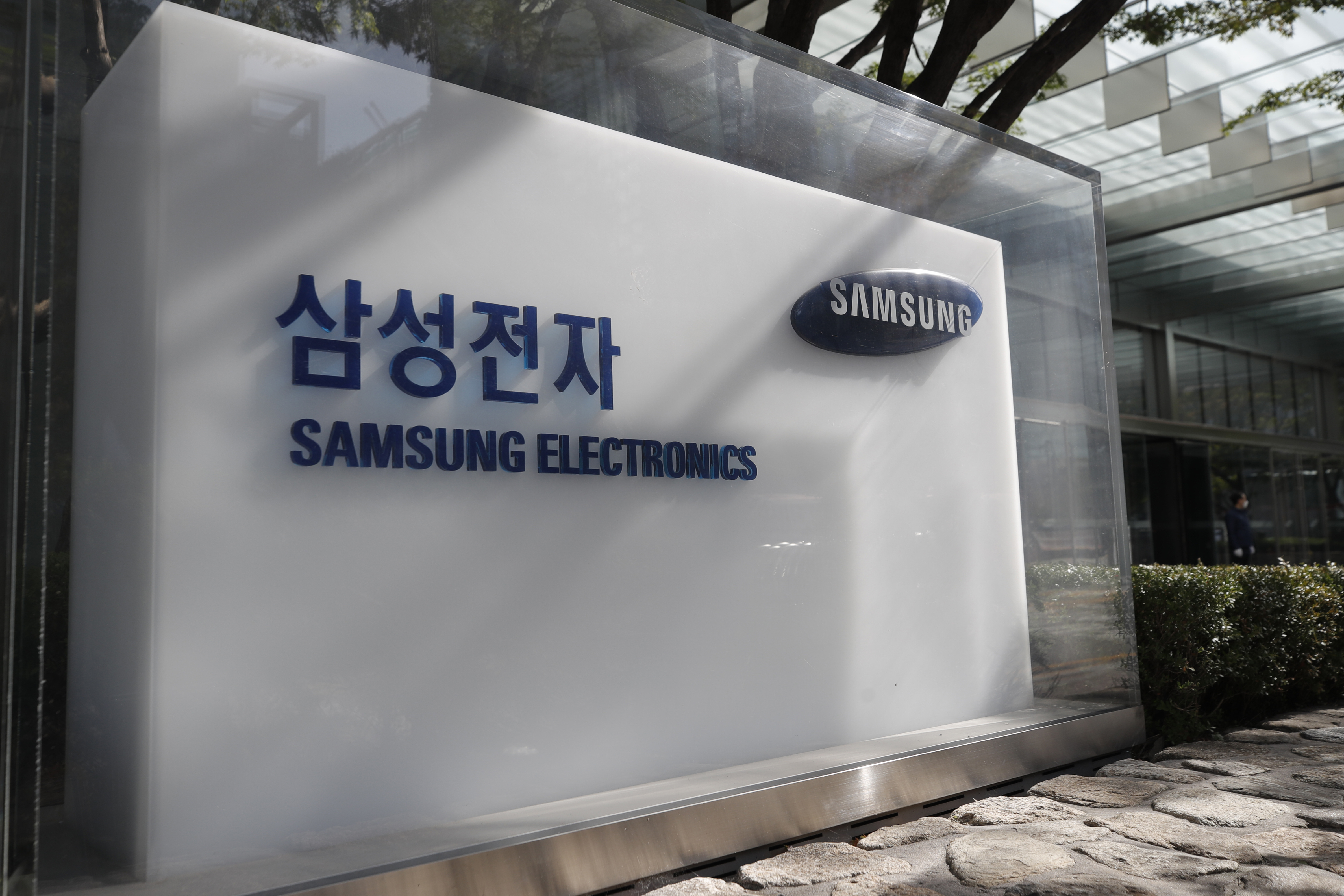 韩国经济日报报导，三星电子打算开发XR装置晶片。美联社
