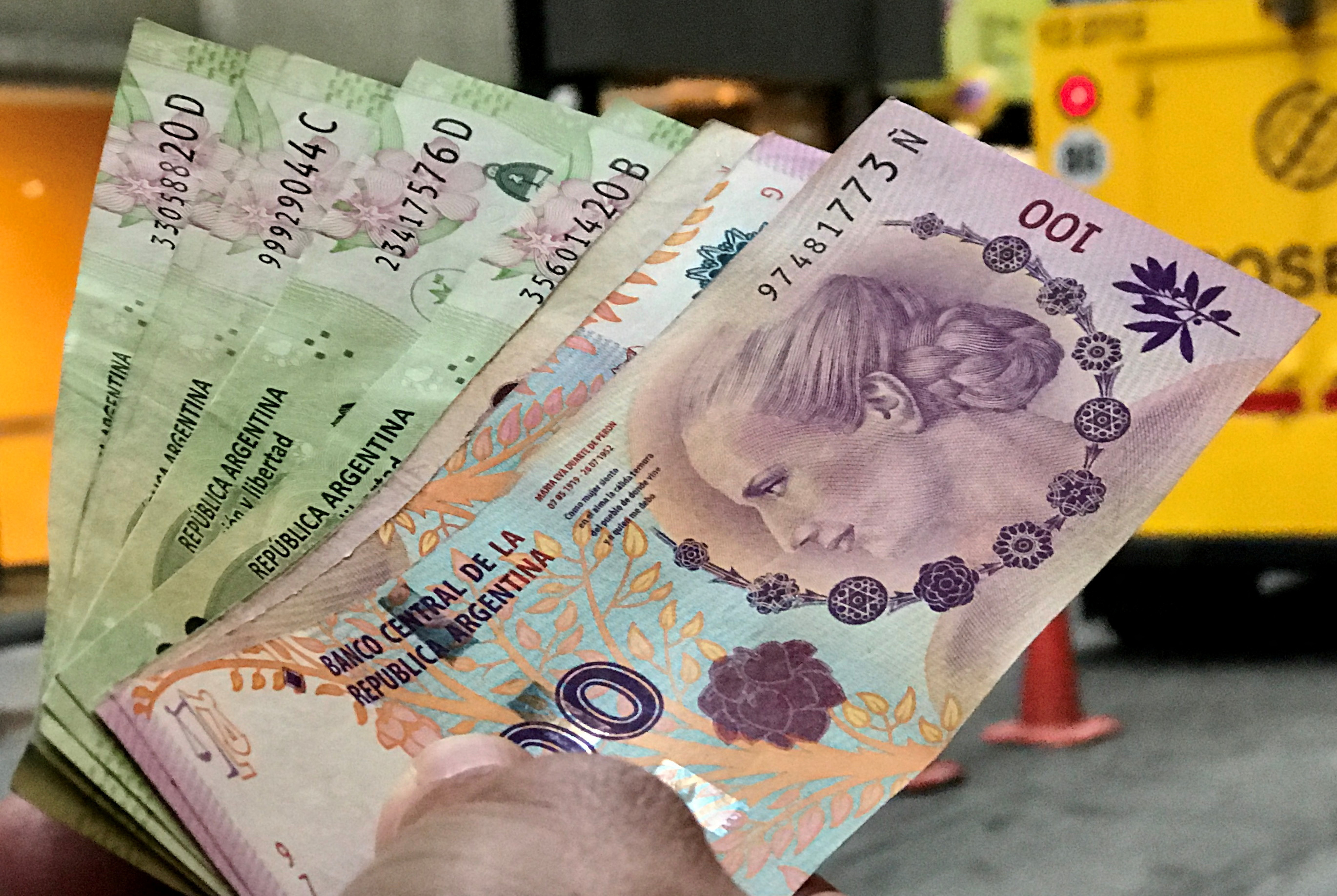 阿根廷發行2,000披索紙幣只值4美元| 國際焦點| 國際| 經濟日報