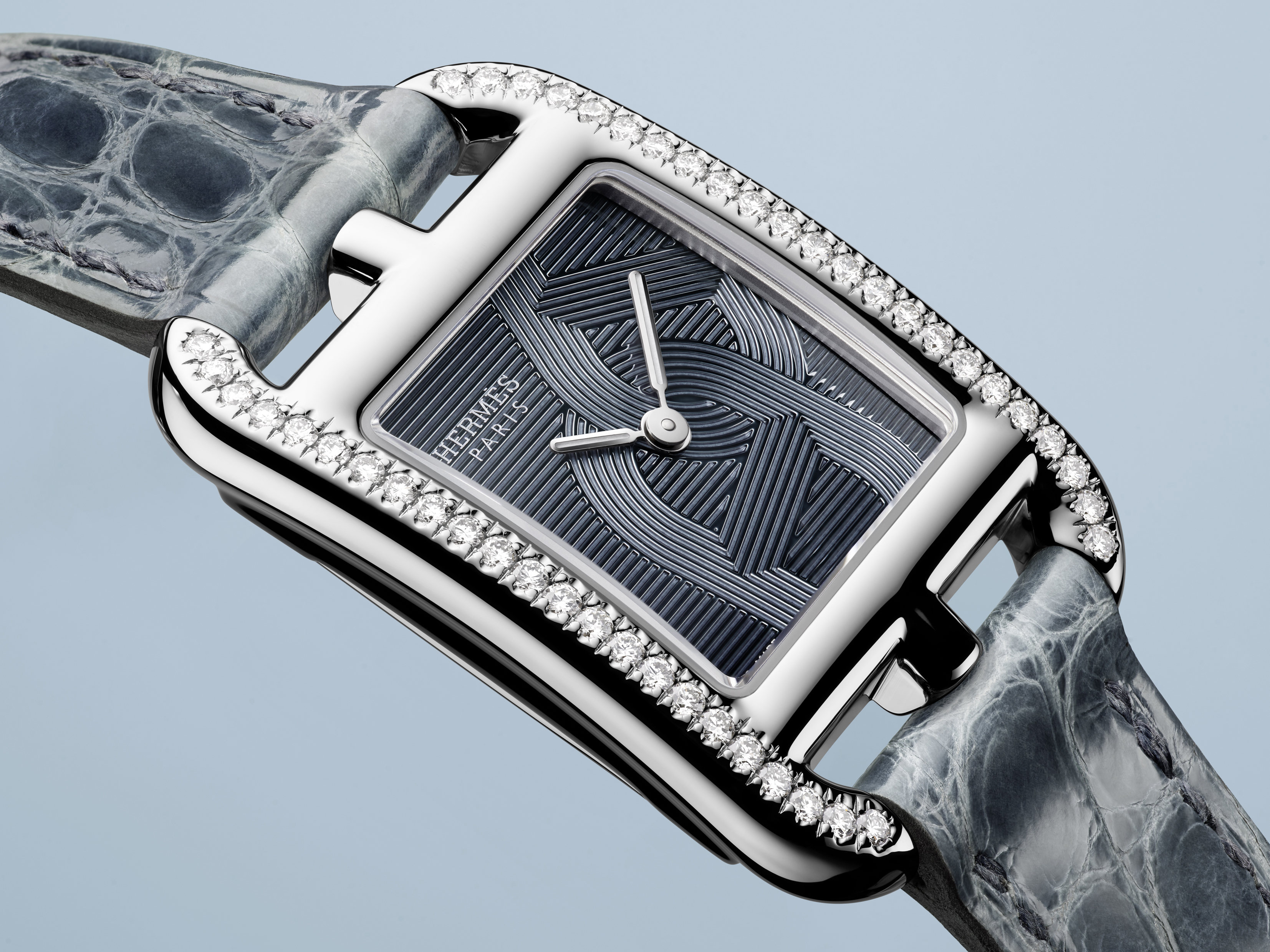 2023年愛馬仕Cape Cod Chaîne d'ancre腕錶，配藍色調半透明清漆表盤與風暴藍色短吻鱷魚皮表帶，約25萬8,700元
